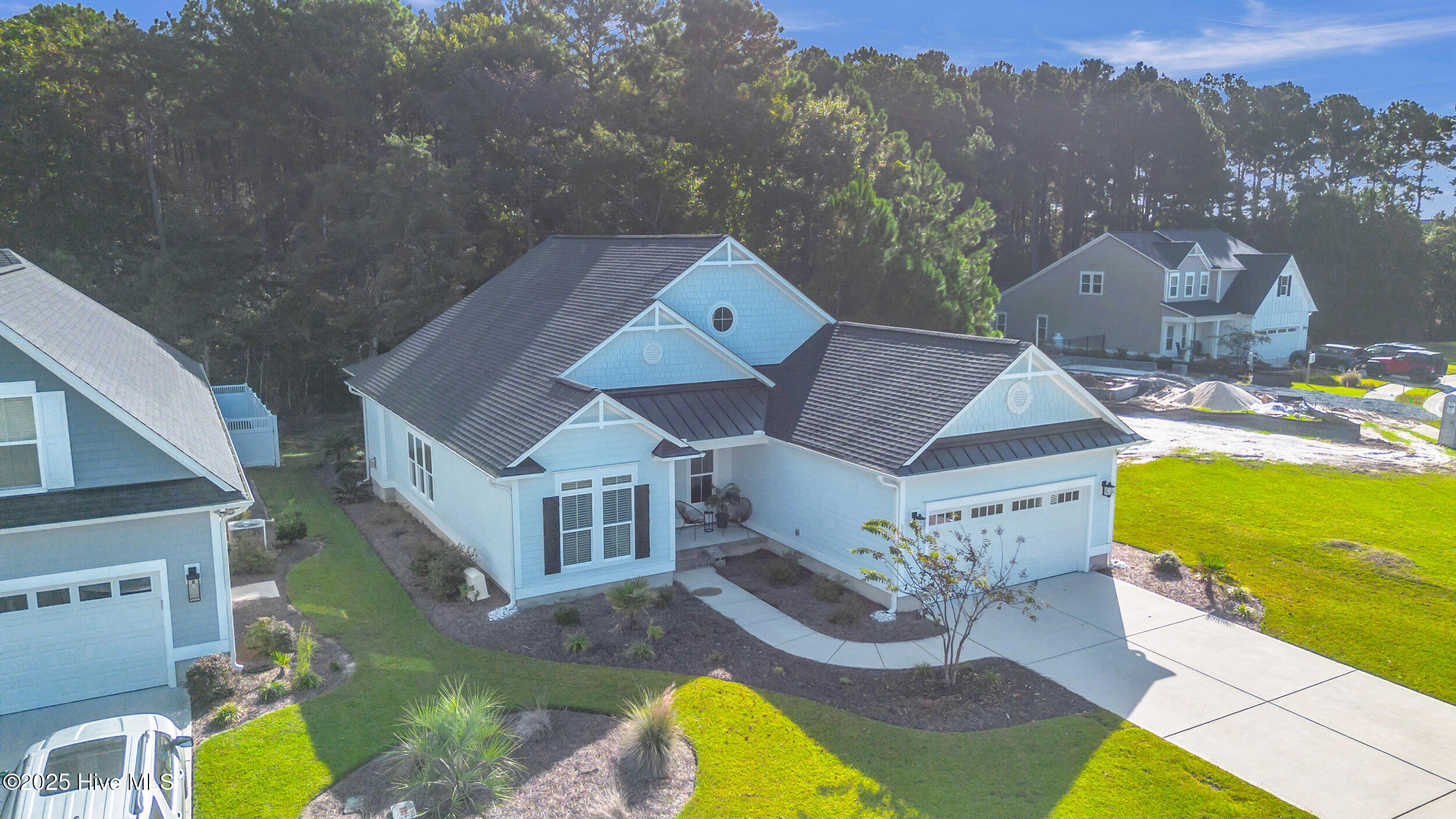 100535117 | Photo 51