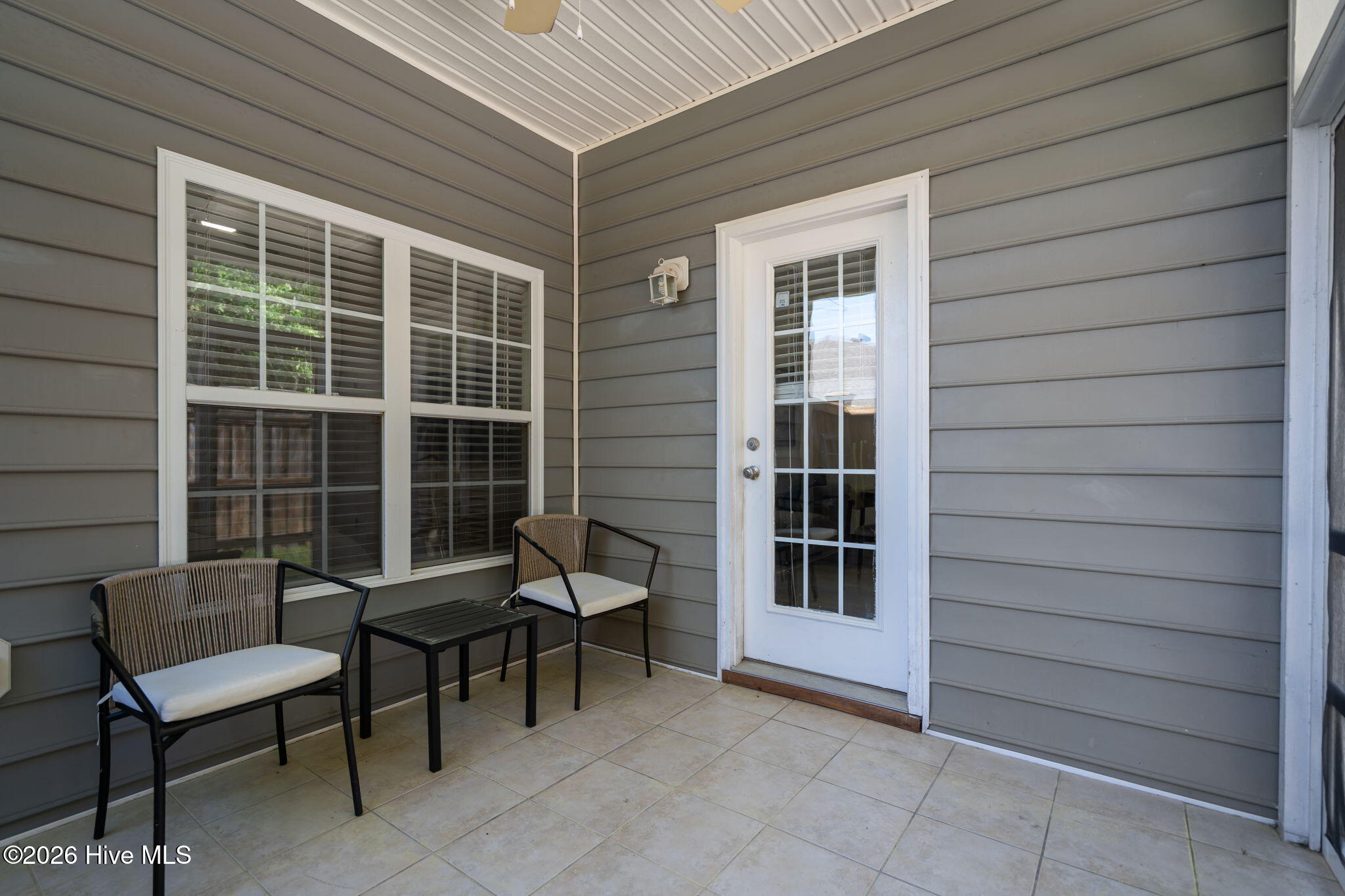 100569806 | Photo 40