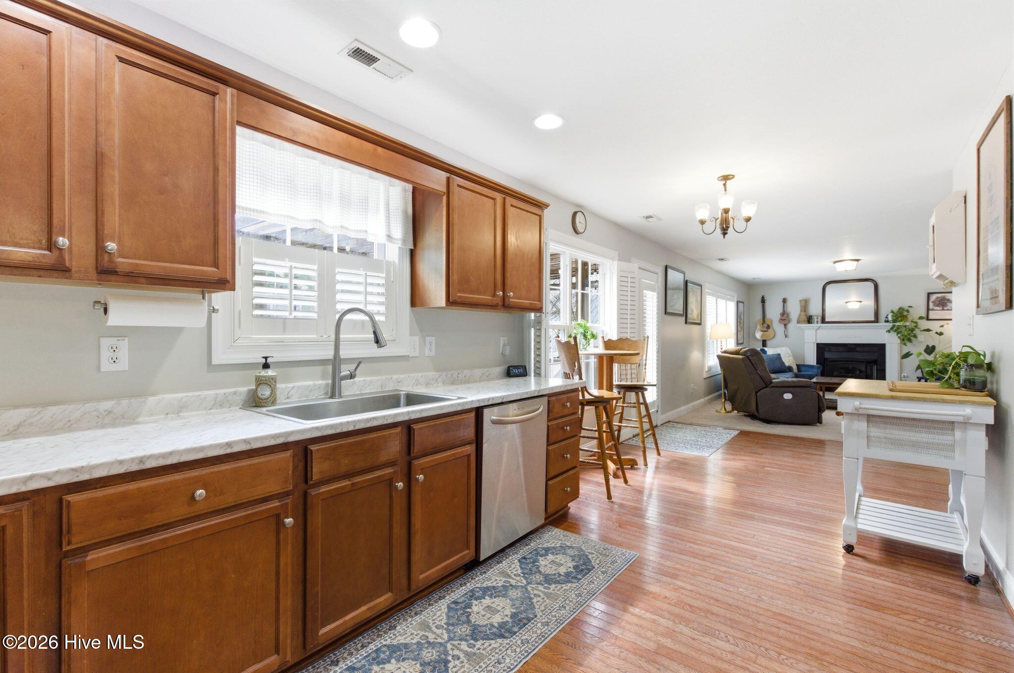 100561216 | Photo 18