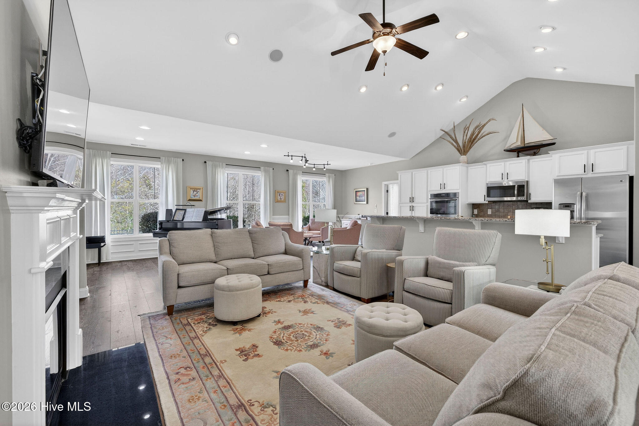 100558265 | Photo 12