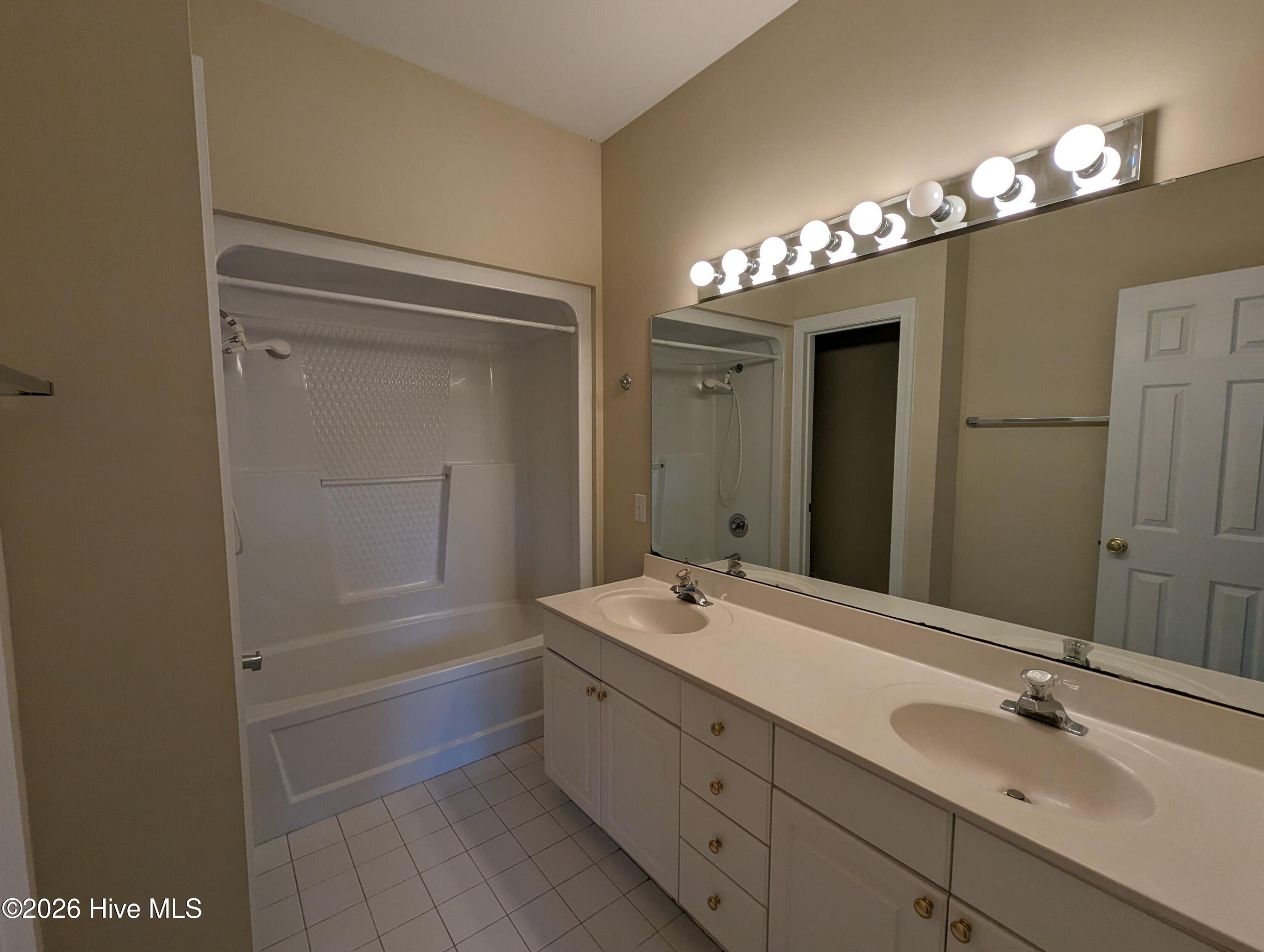 100568232 | Photo 10