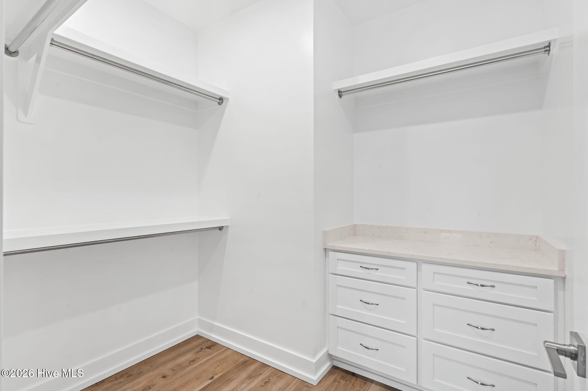 100558448 | Photo 19