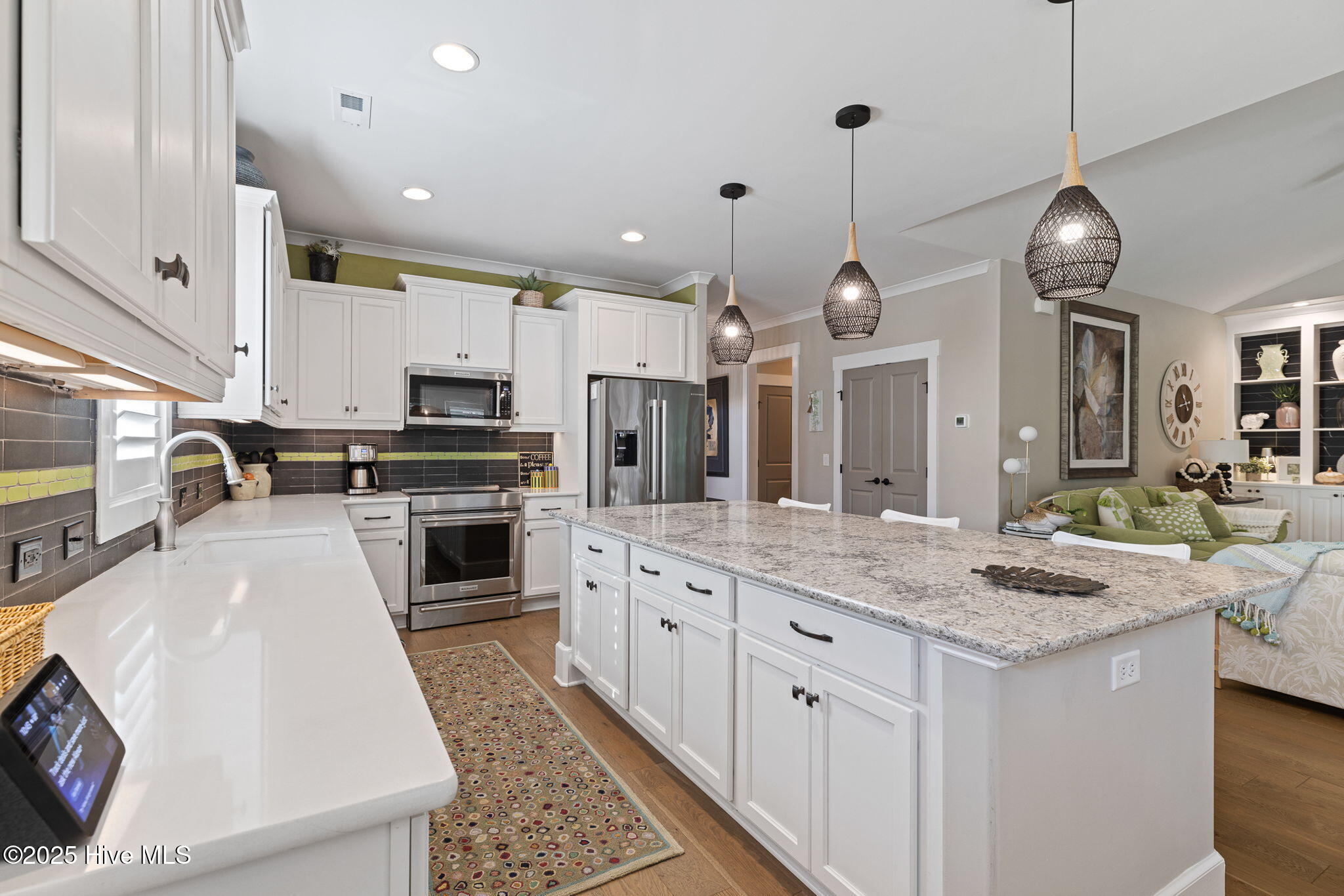 100540140 | Photo 18