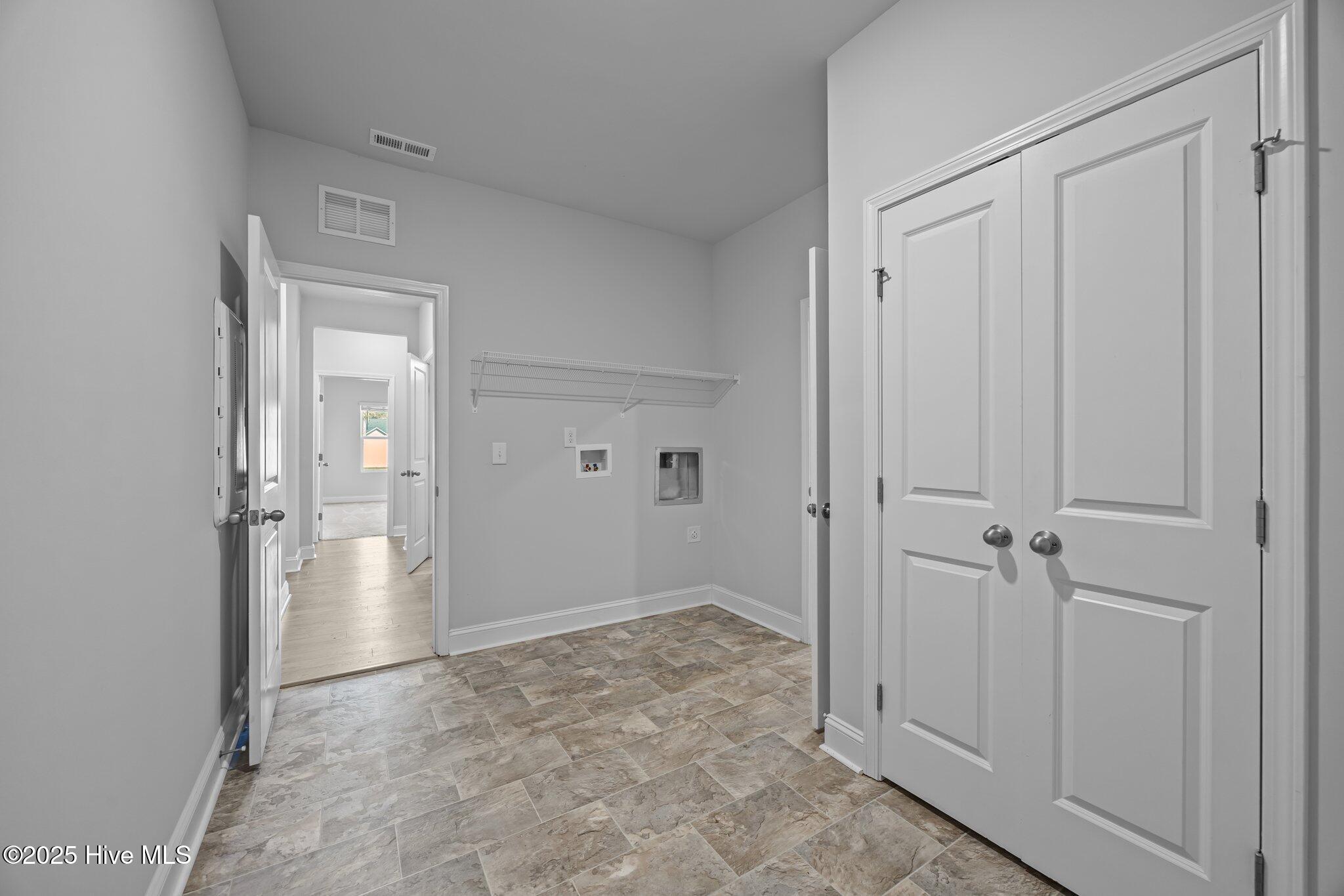 100503242 | Photo 34