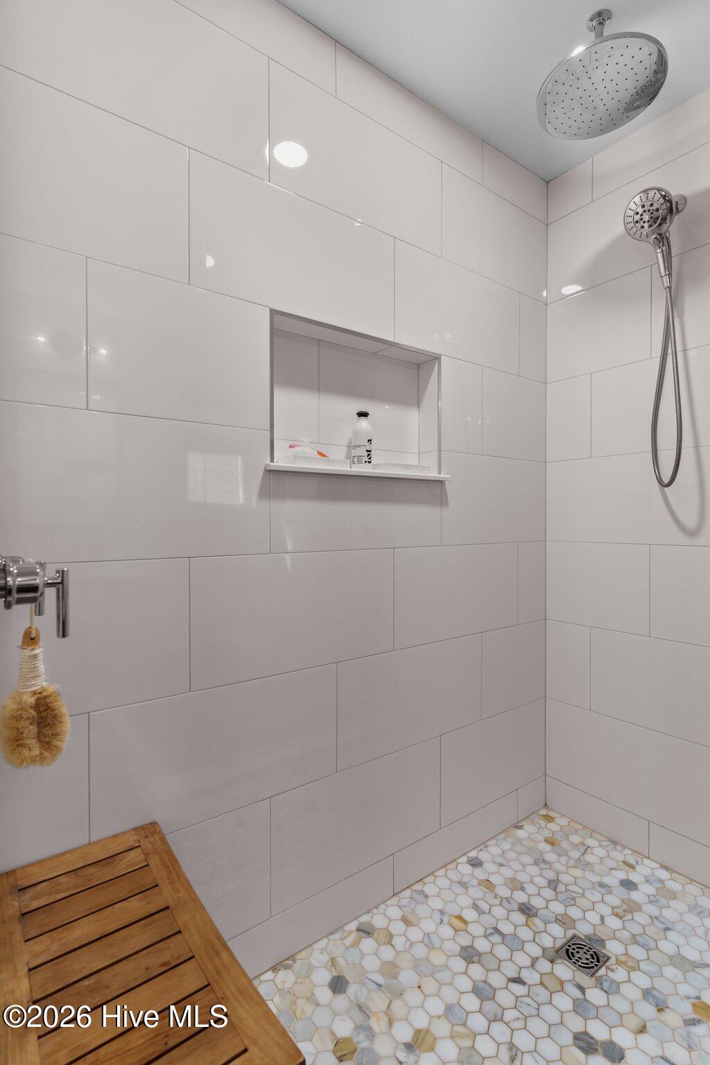 100557813 | Photo 38