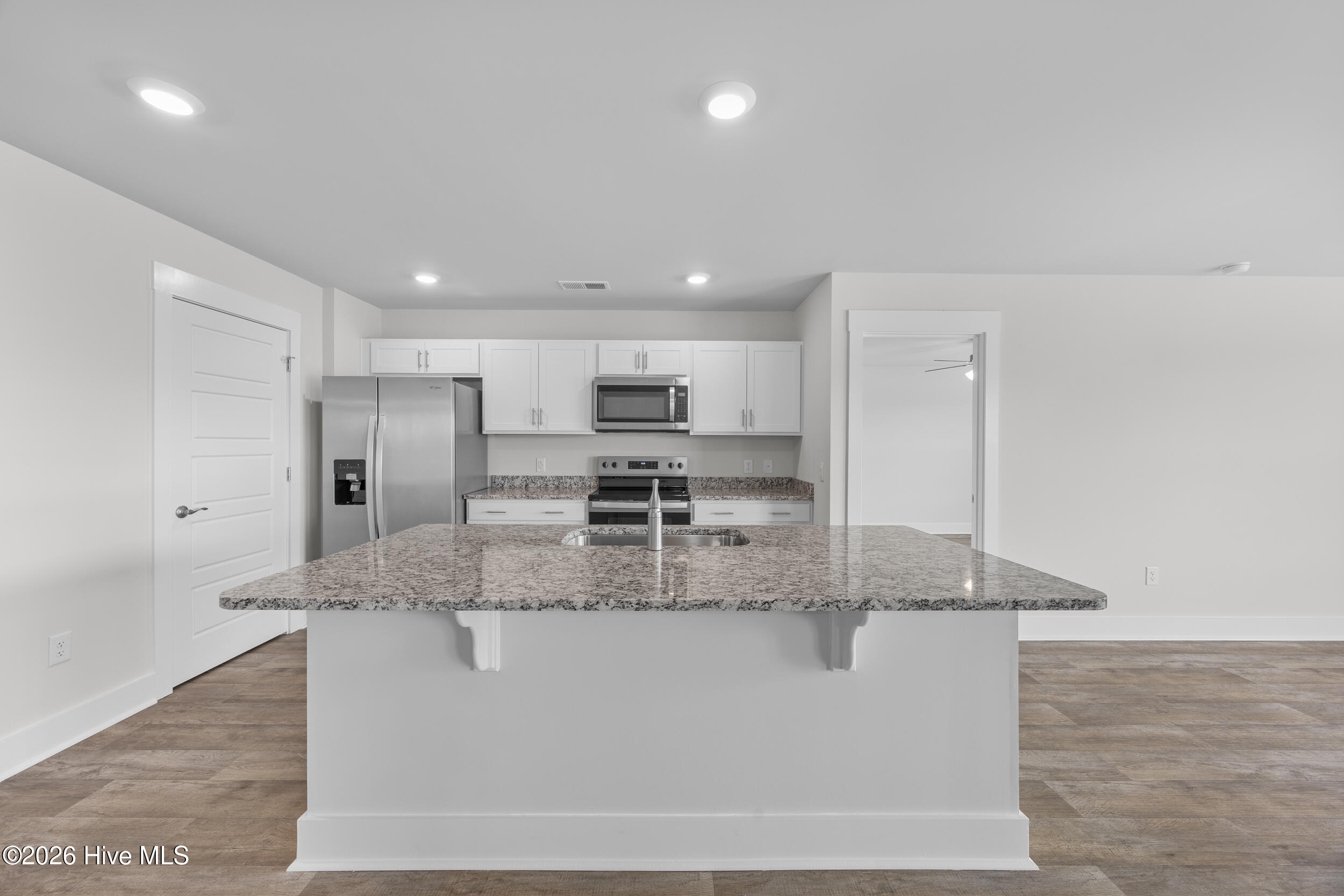 100563426 | Photo 18