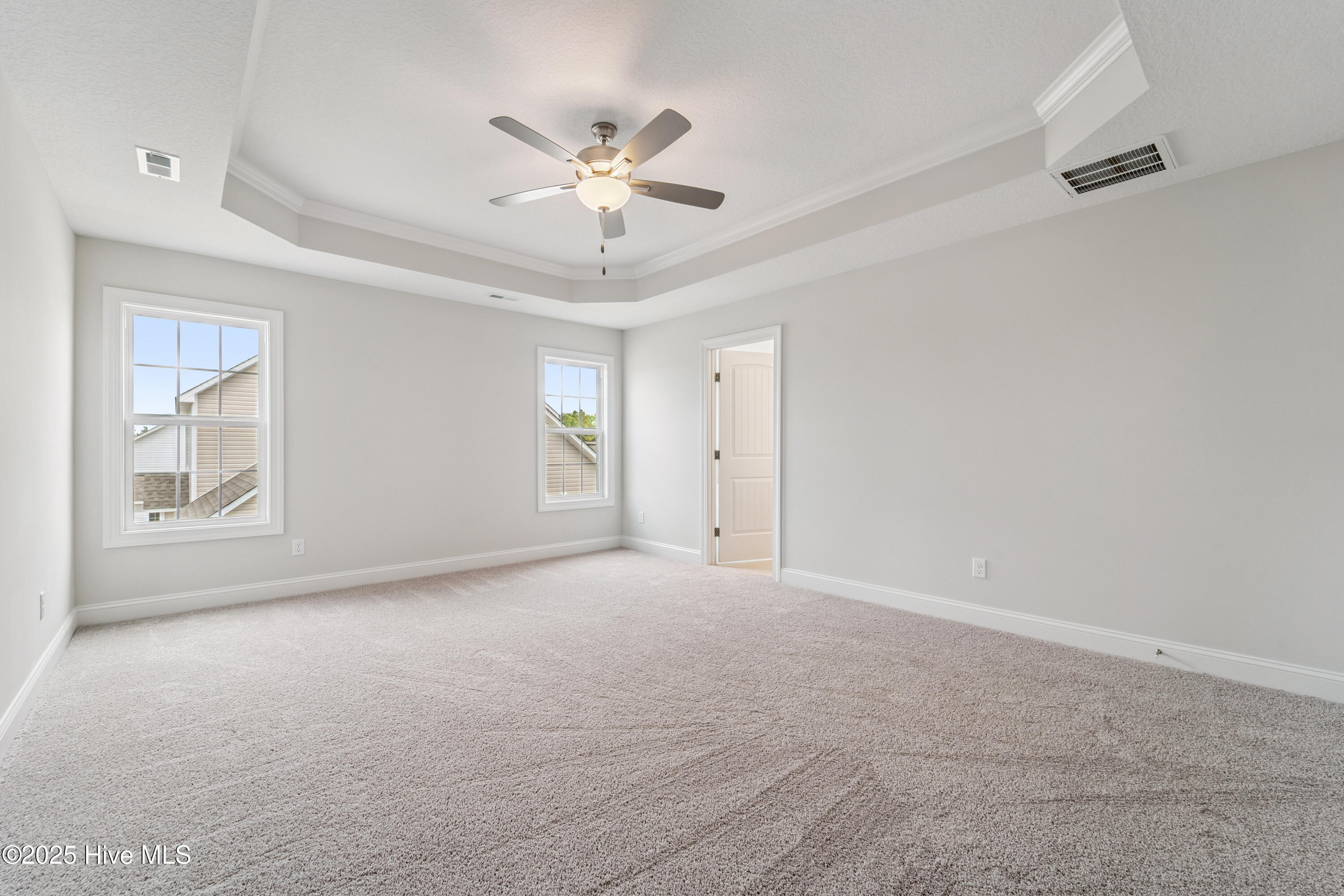 100505729 | Photo 23