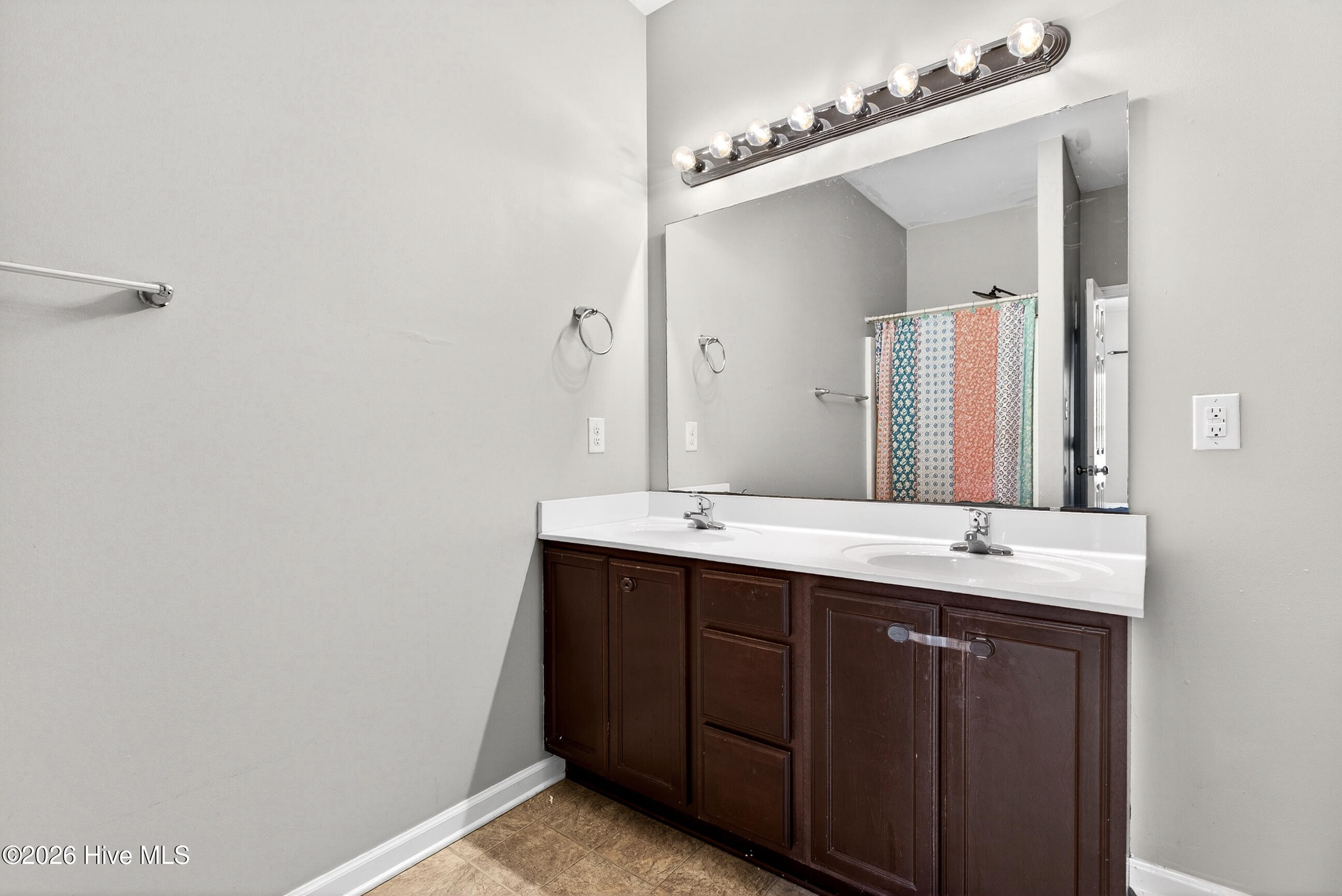 100567675 | Photo 19