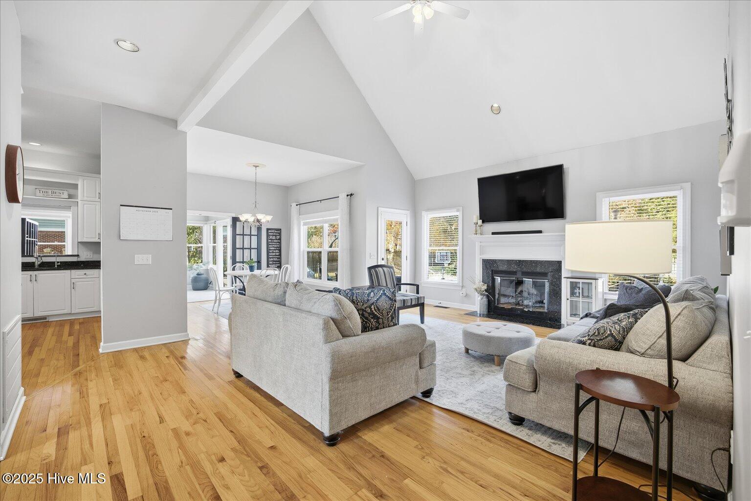 100542607 | Photo 17