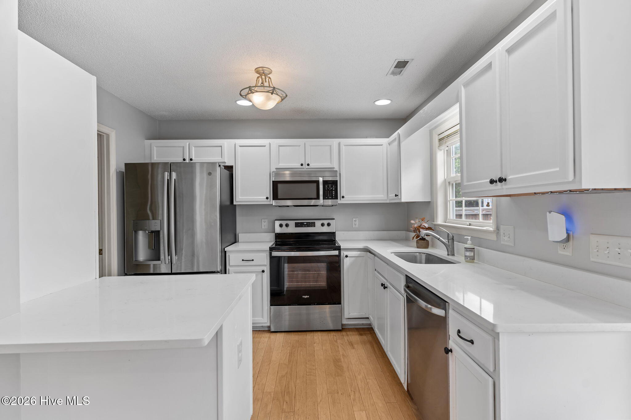 100569339 | Photo 11