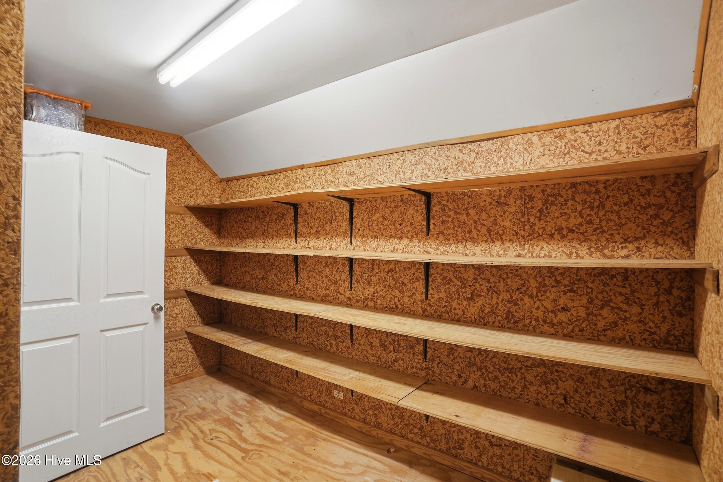 100556921 | Photo 36