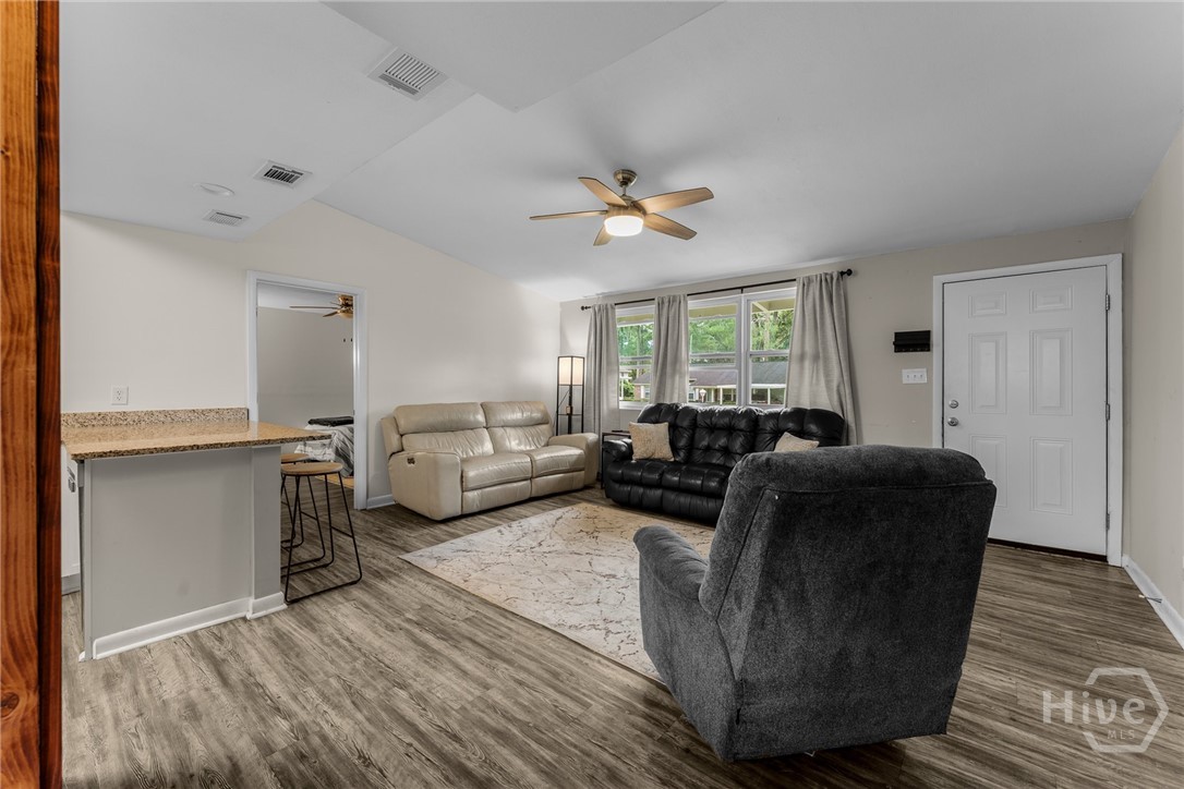 Photo 4 of Single family home for sale at 410 Delores Dr, Savannah, GA 31406 | MLS# SA365200 | Listing updated on 2026-10-07