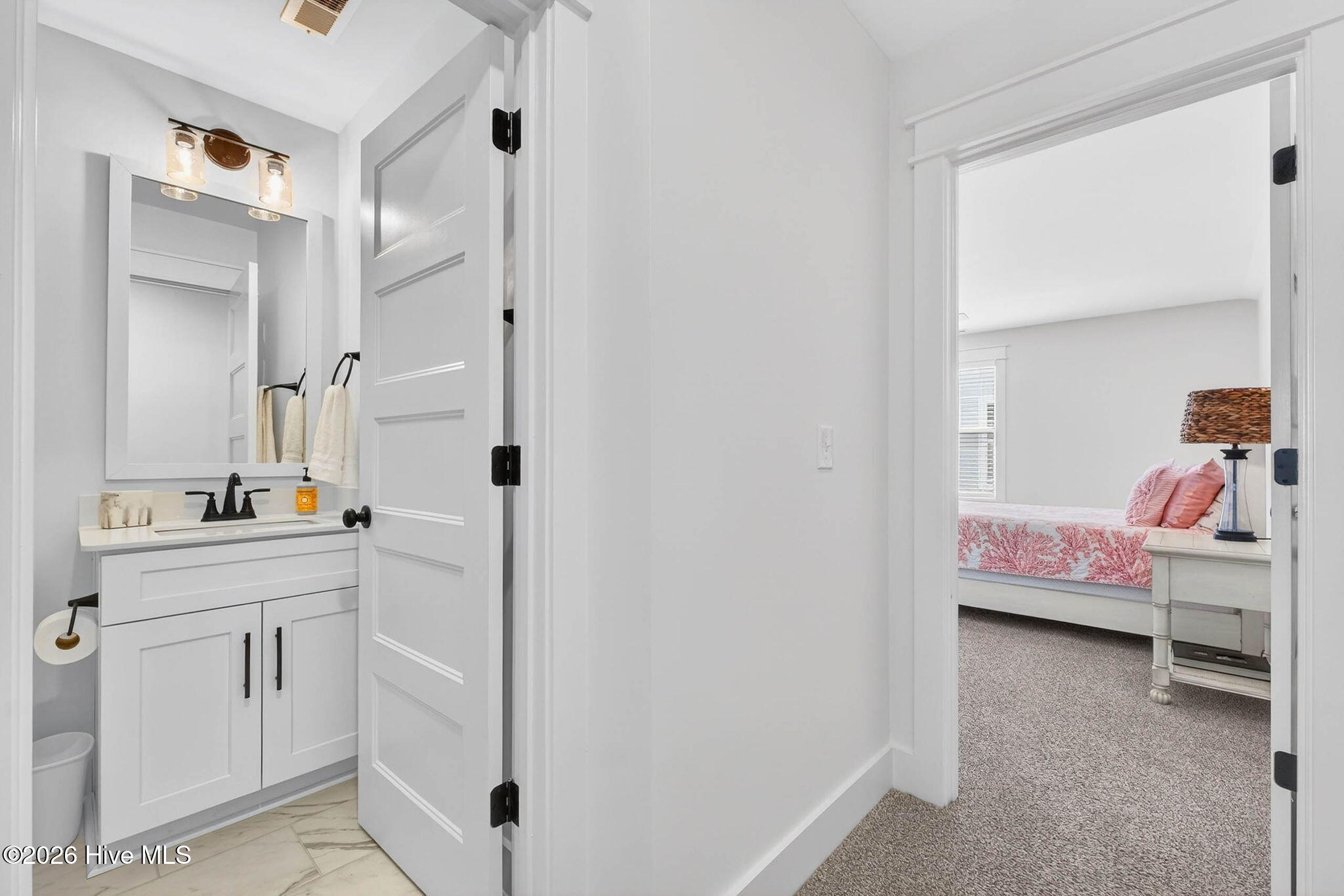 100561272 | Photo 36