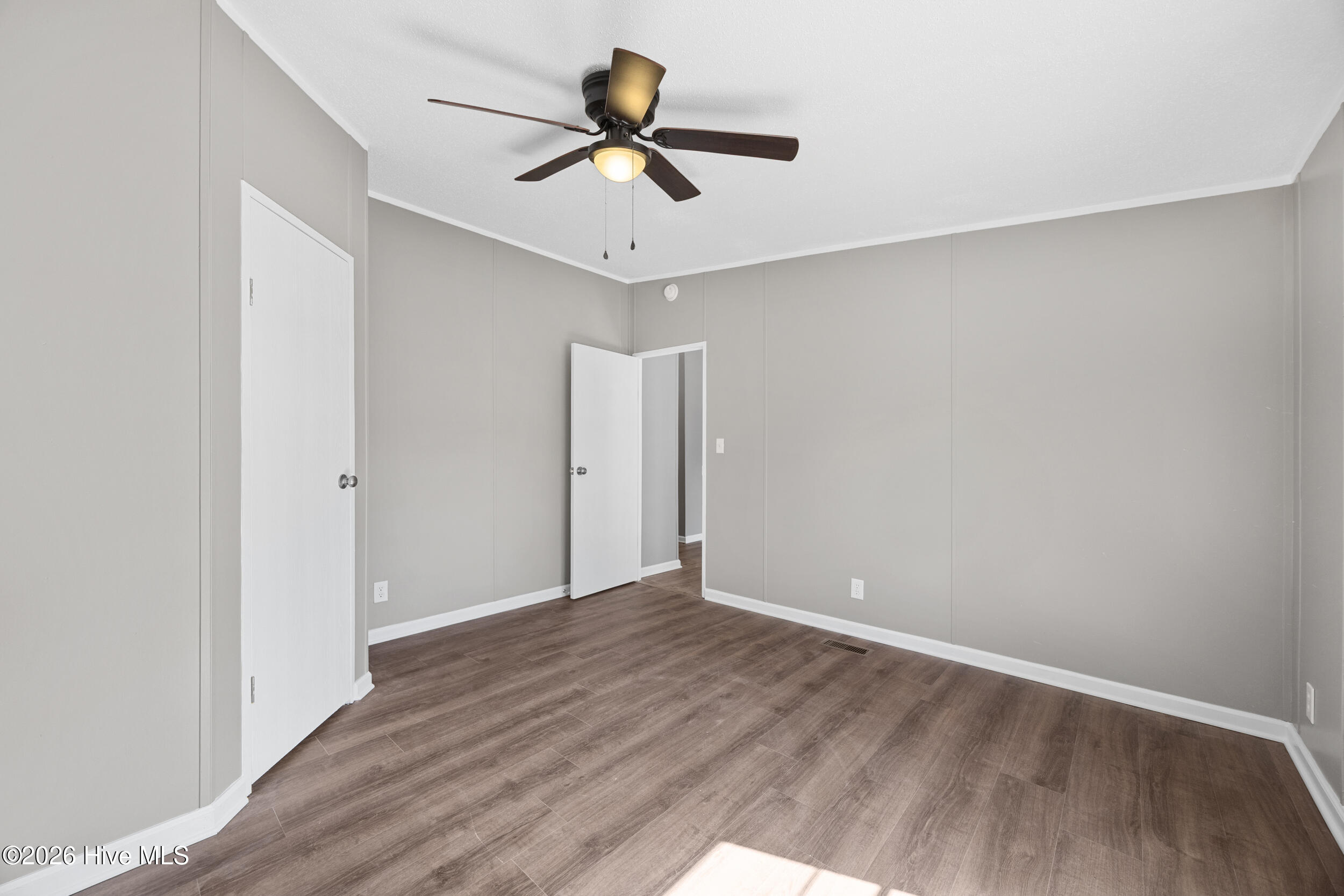 100560049 | Photo 25