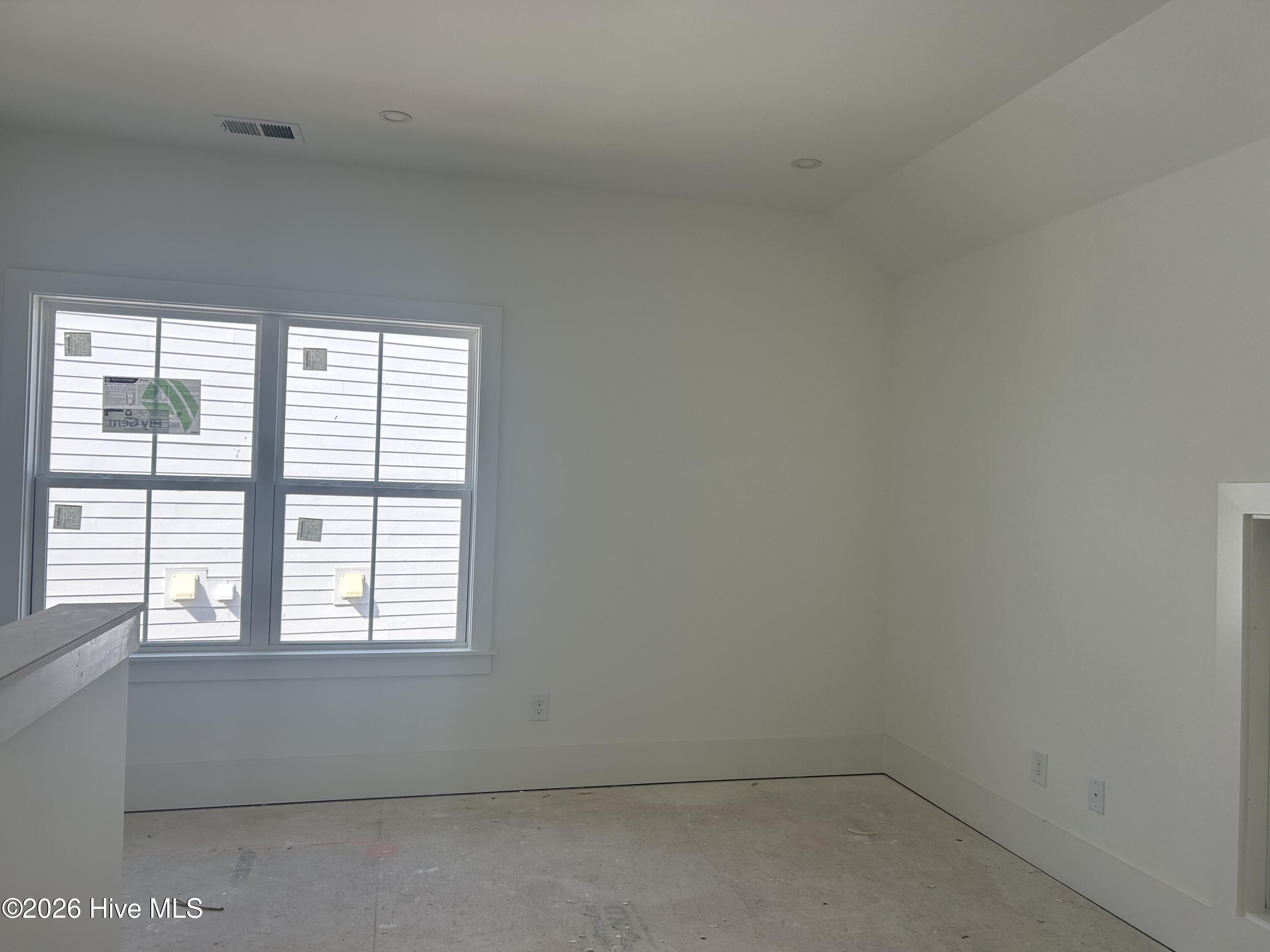 100558374 | Photo 10