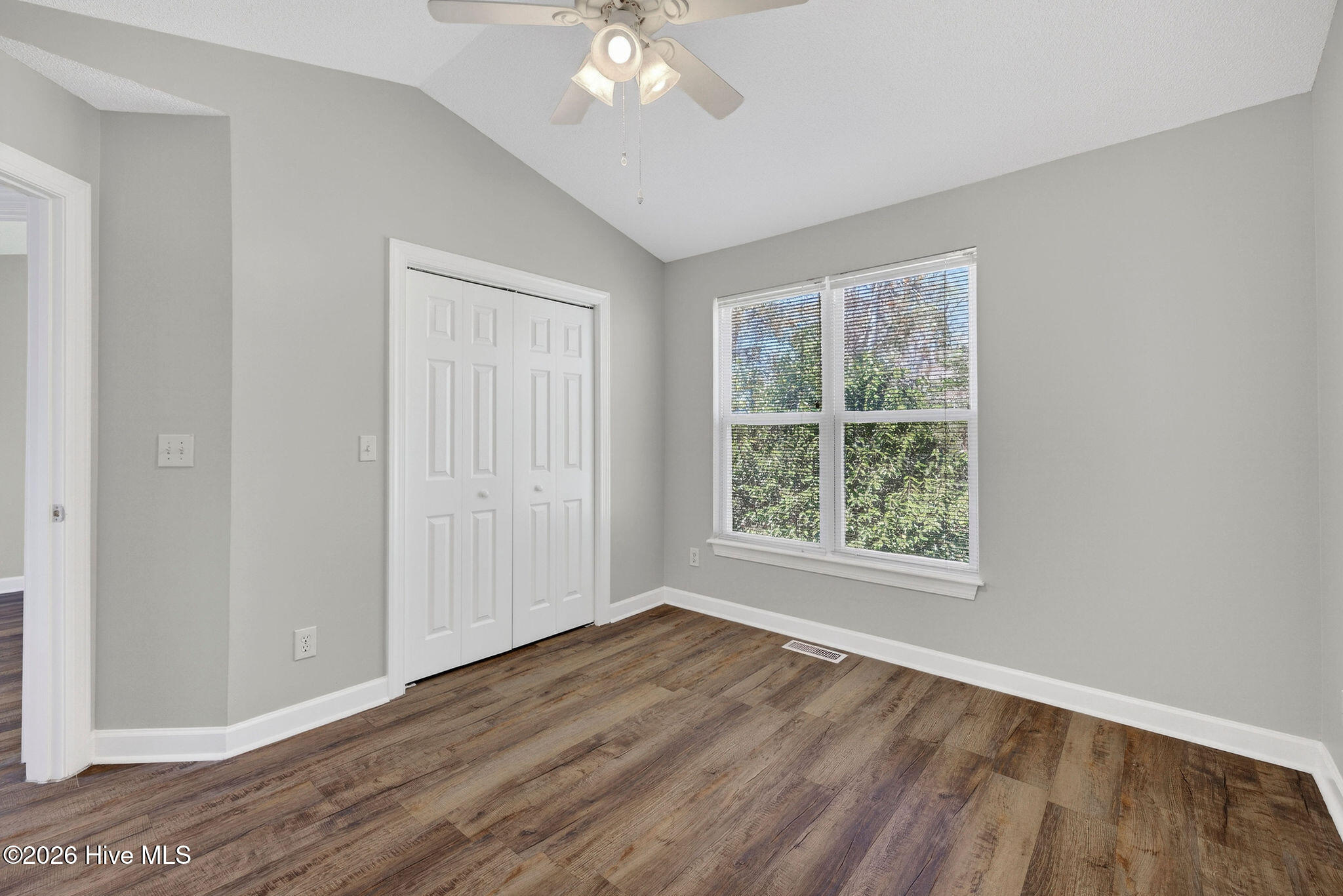 100562052 | Photo 29