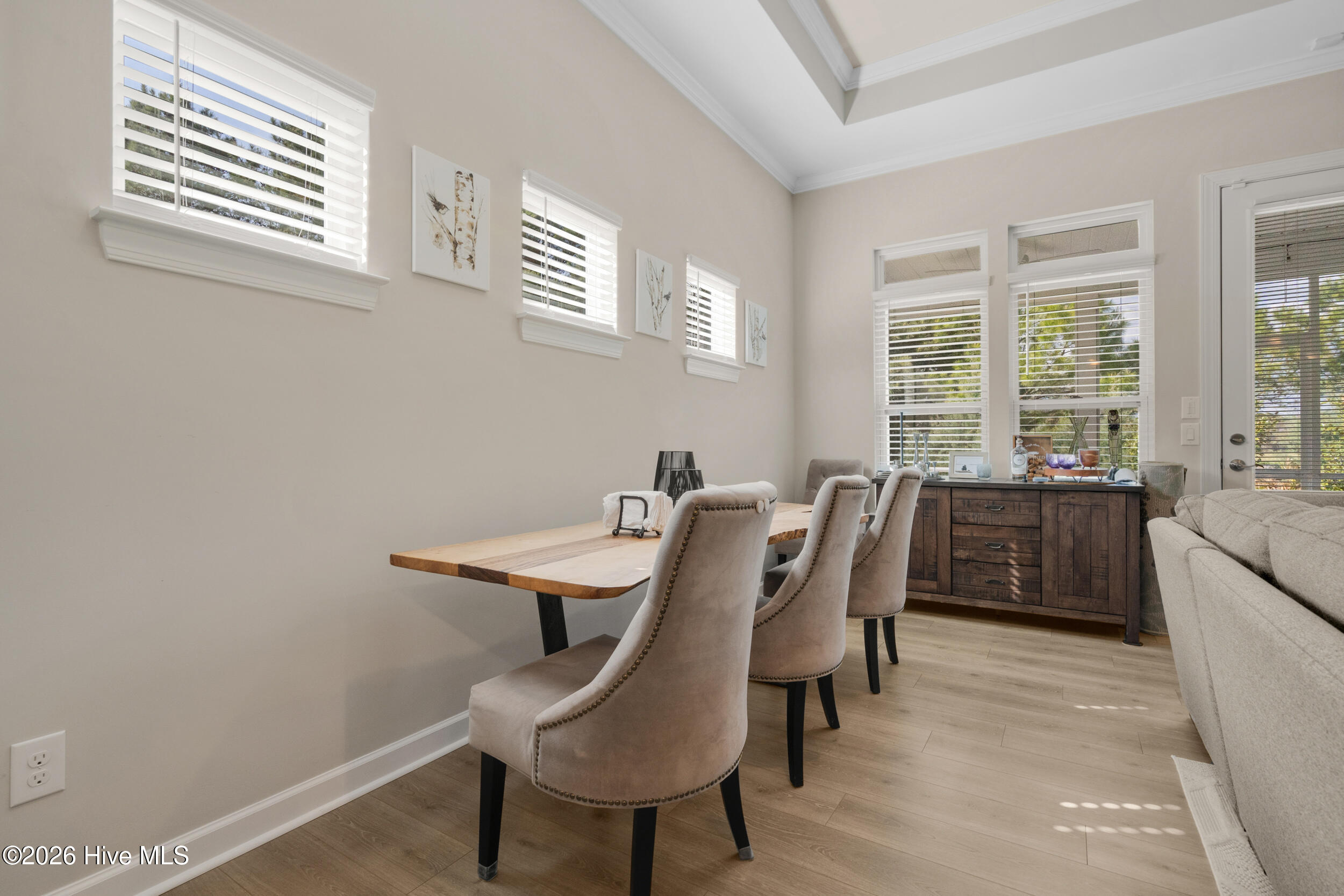 100563305 | Photo 12