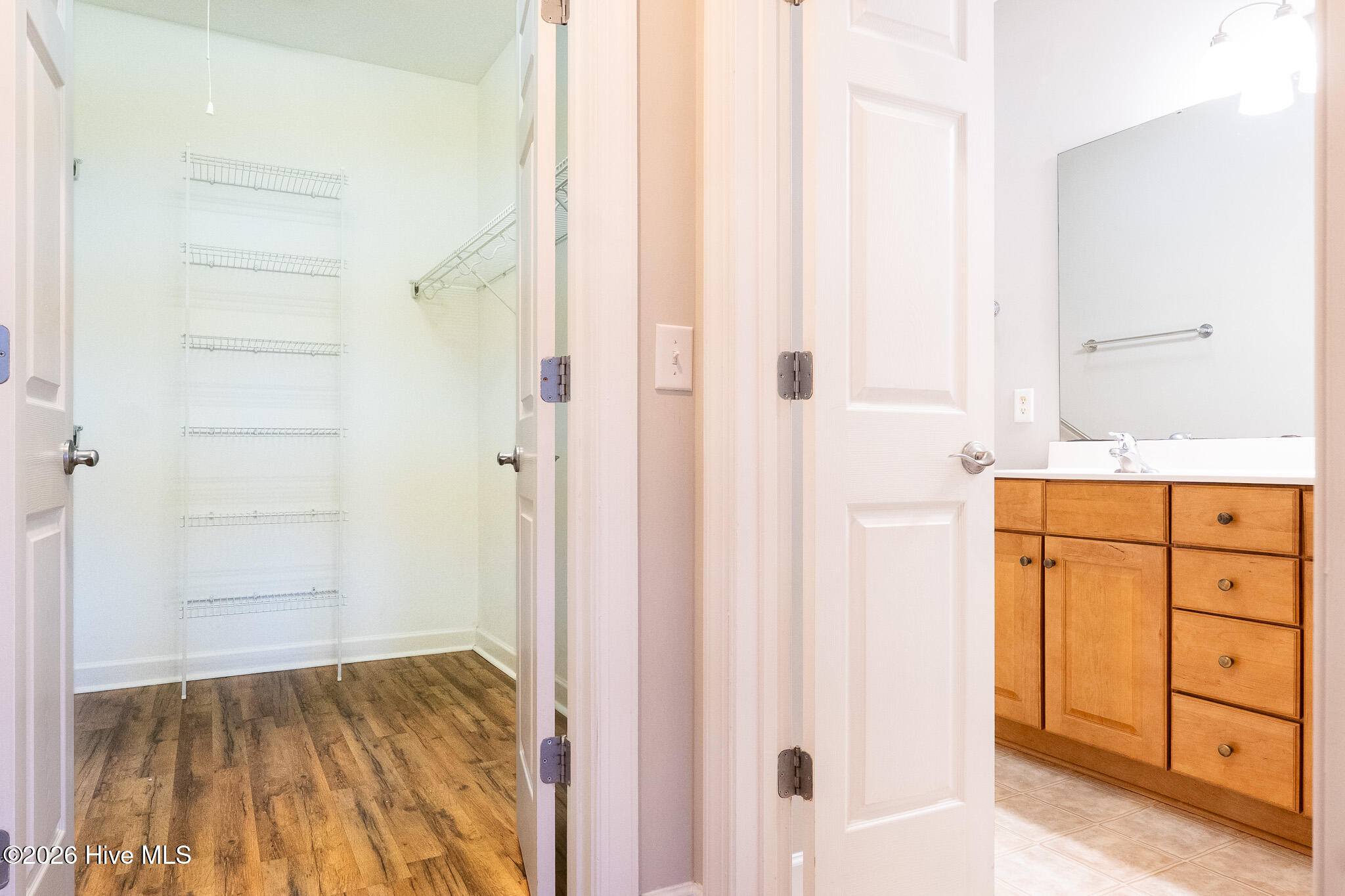 100548600 | Photo 16