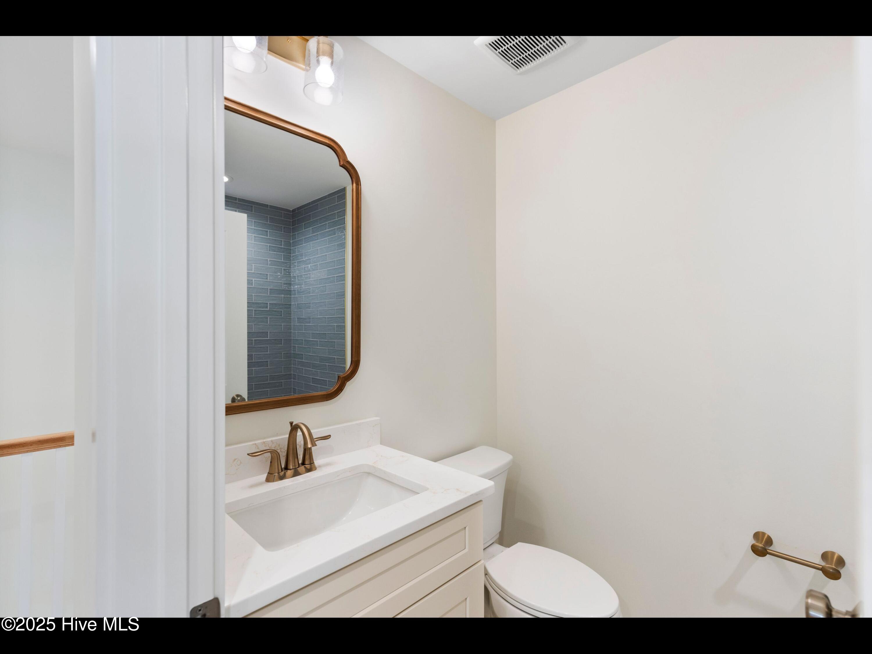 100490321 | Photo 42