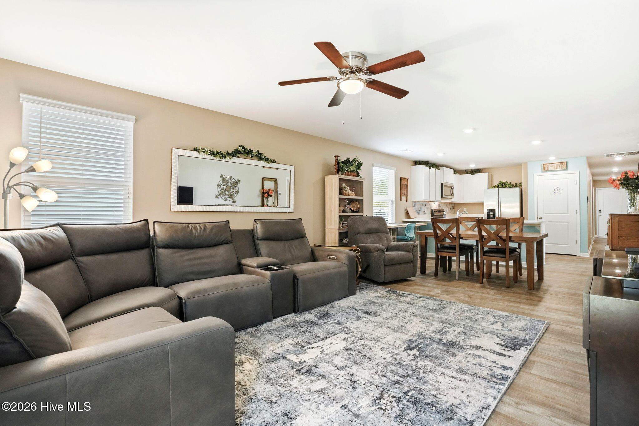 100565300 | Photo 10