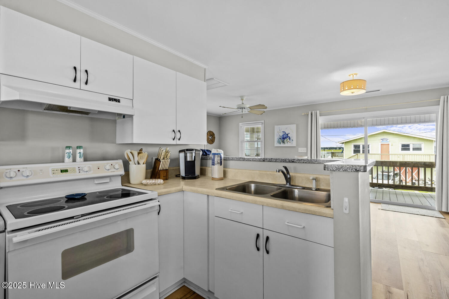 100525071 | Photo 12