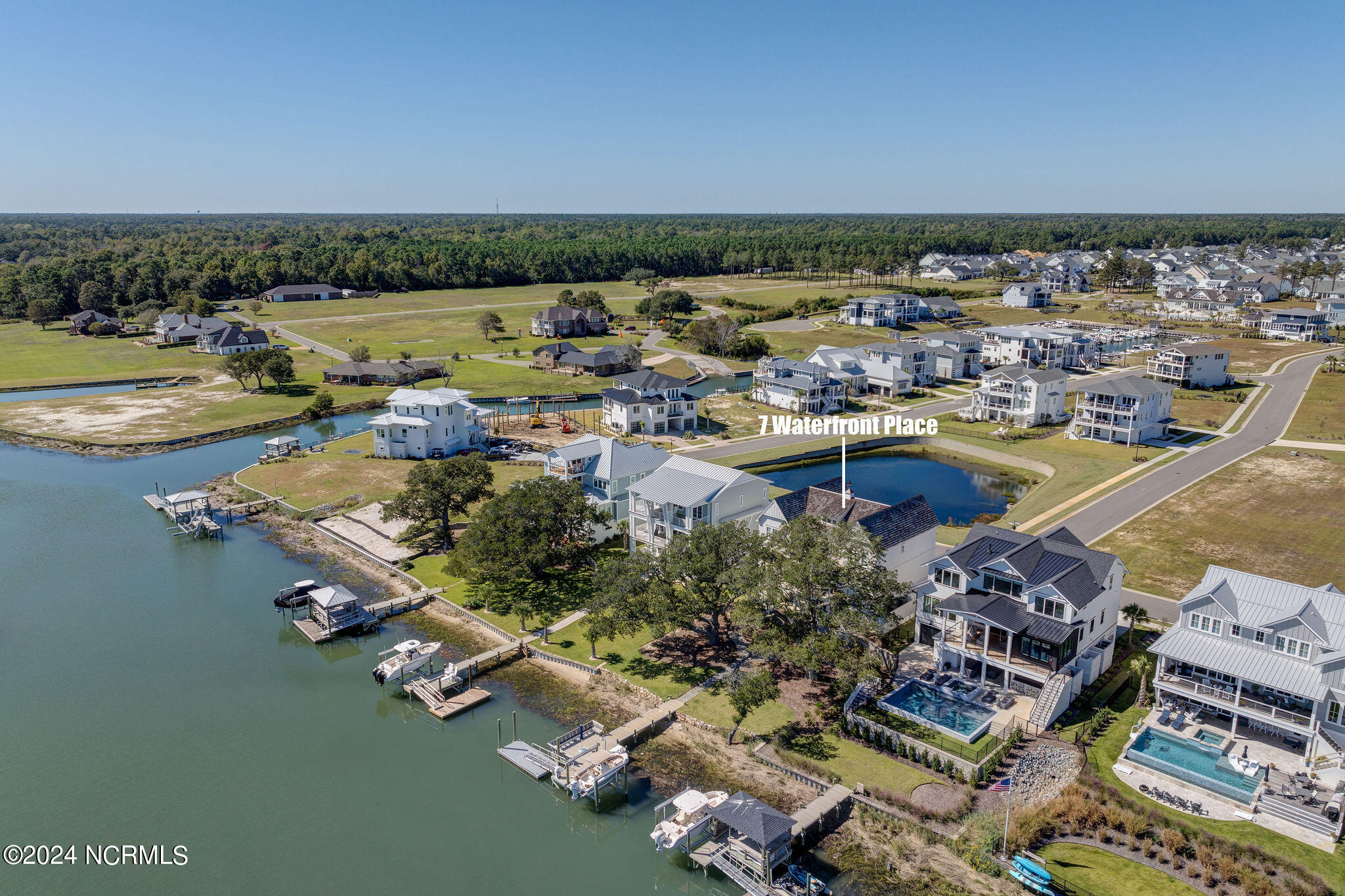 100547028 | Photo 61