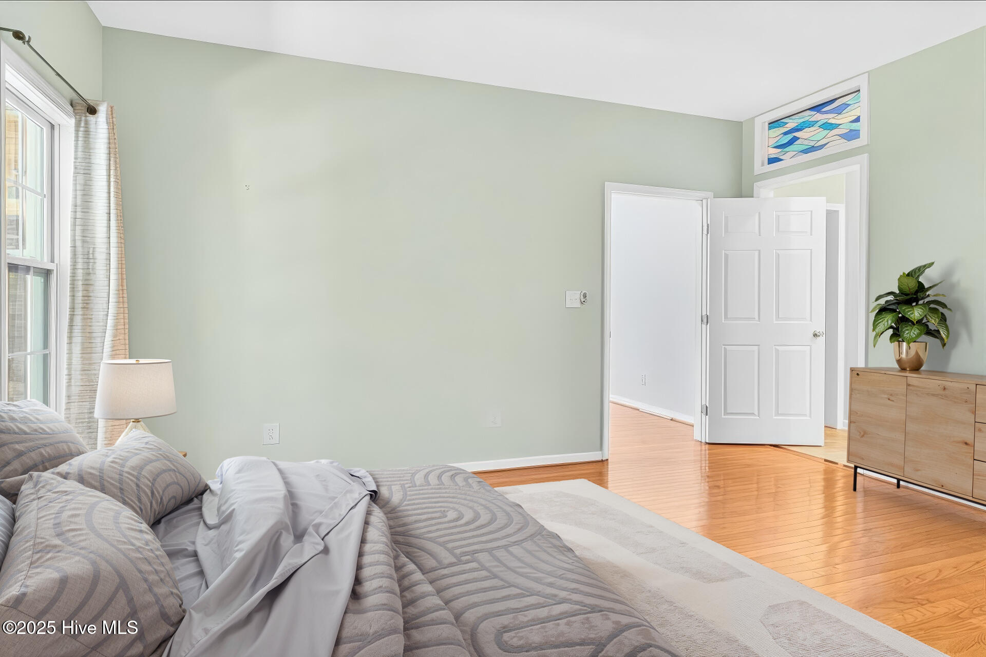 100523832 | Photo 53