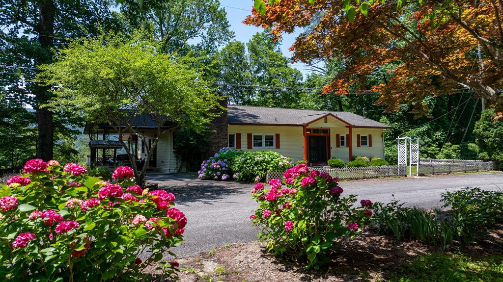 Homes for sale in Robbinsville, NC | 14 Chalet Vlg, Robbinsville, NC 28771 | MLS# 98524624