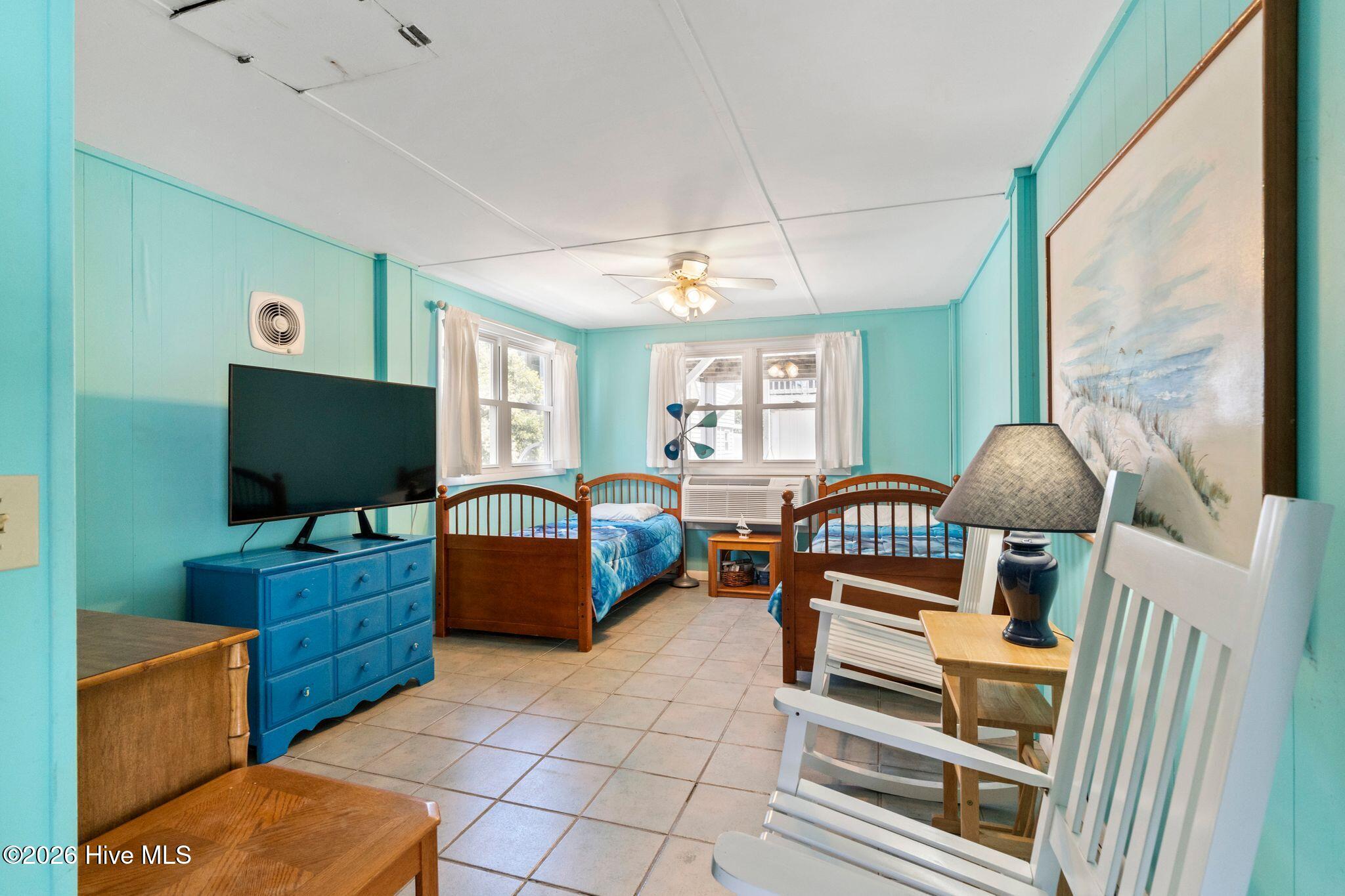 100571984 | Photo 28