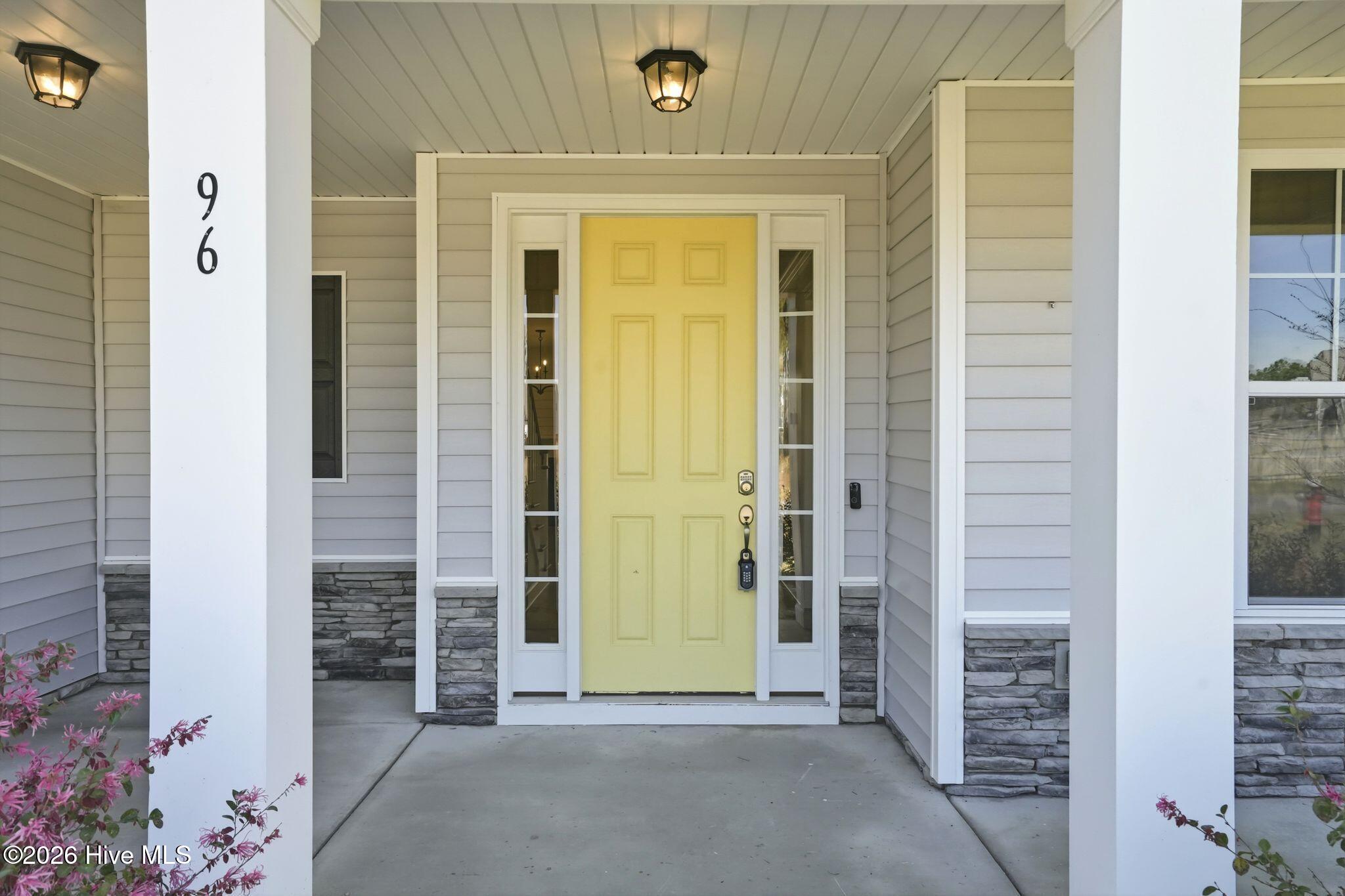 100562109 | Photo 11