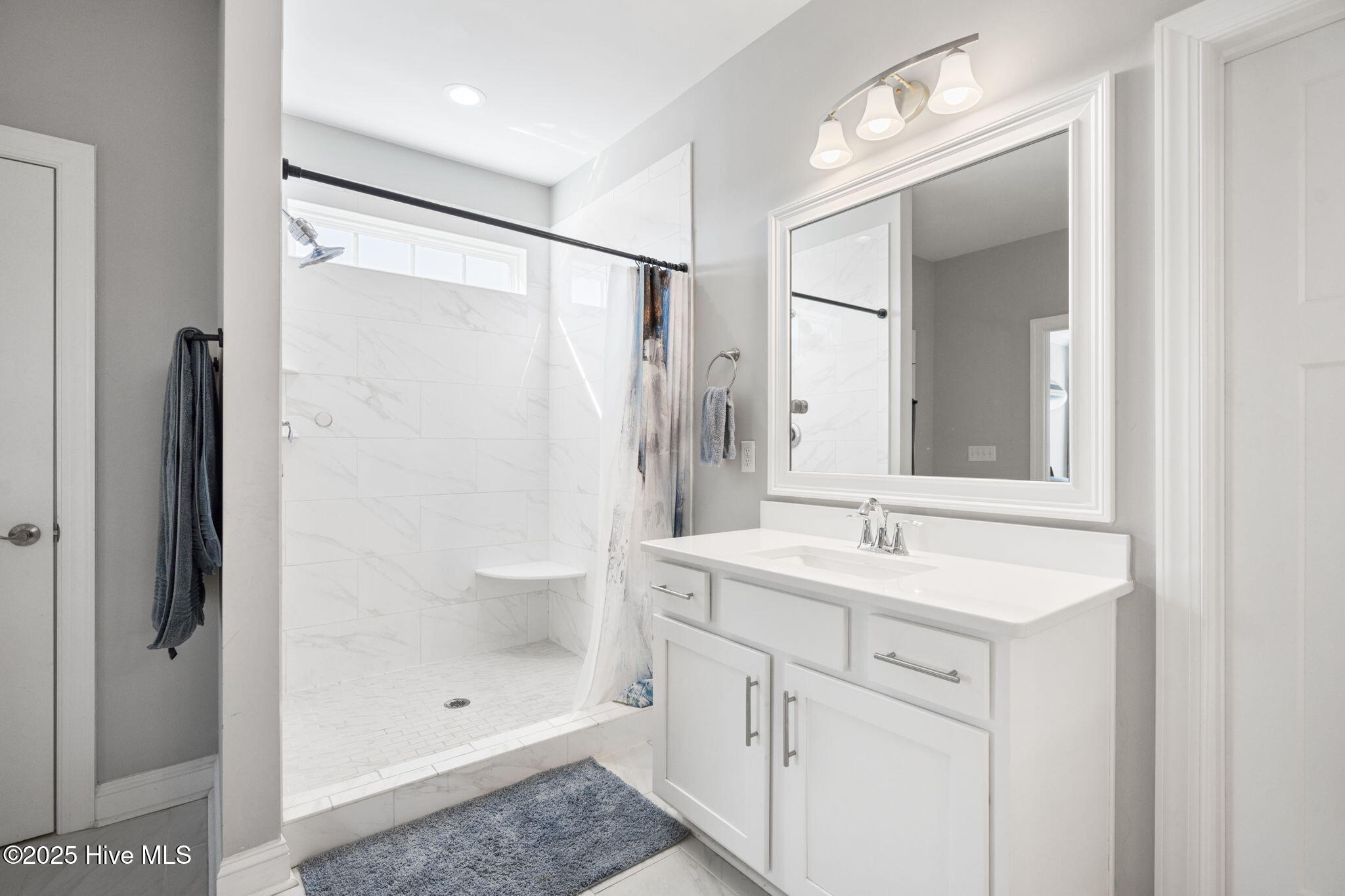 100538351 | Photo 40