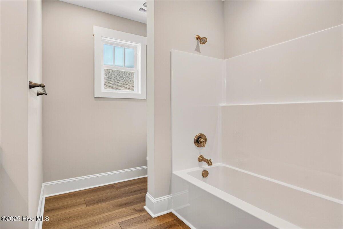 100504765 | Photo 24