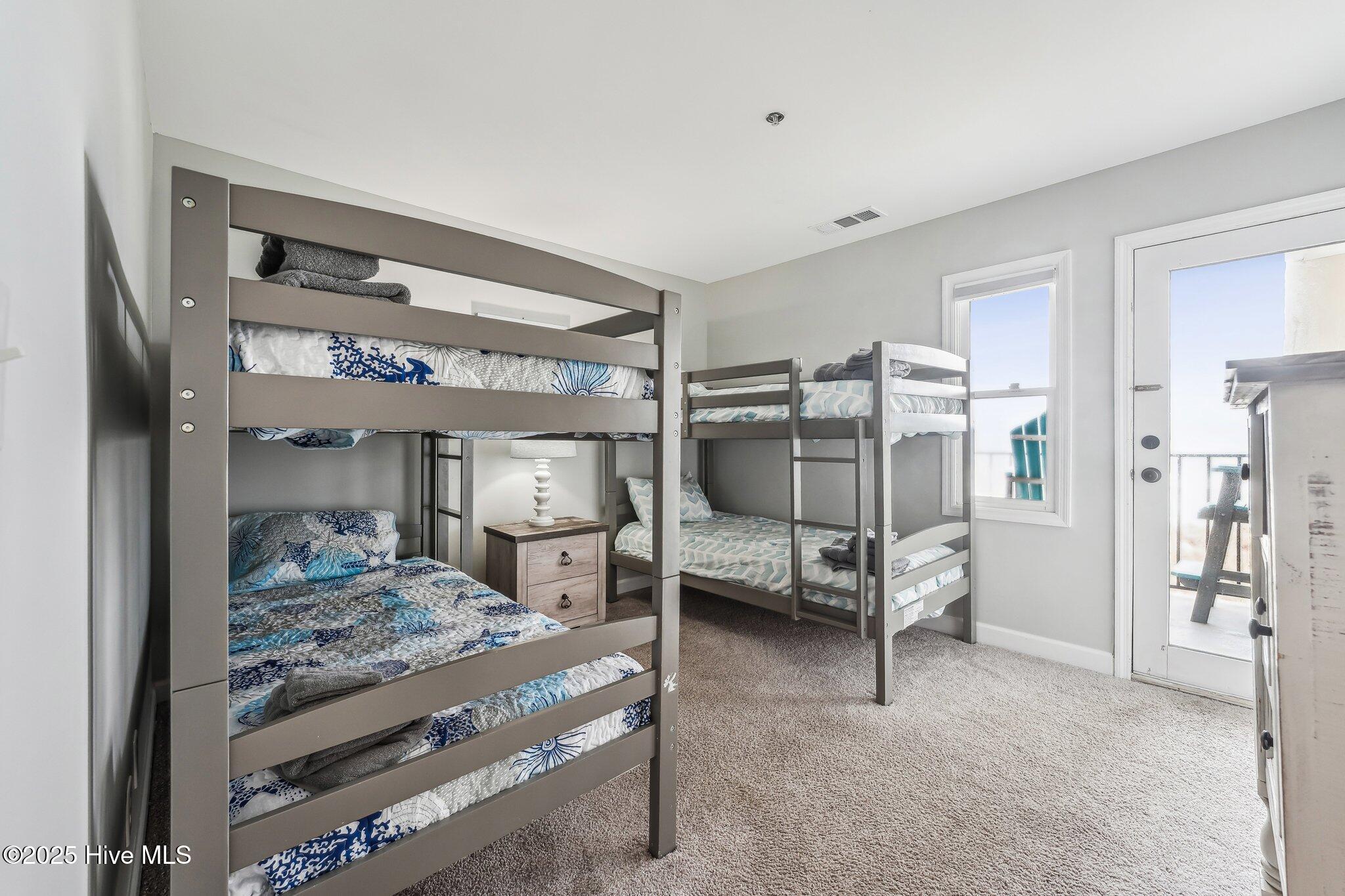 100562978 | Photo 22