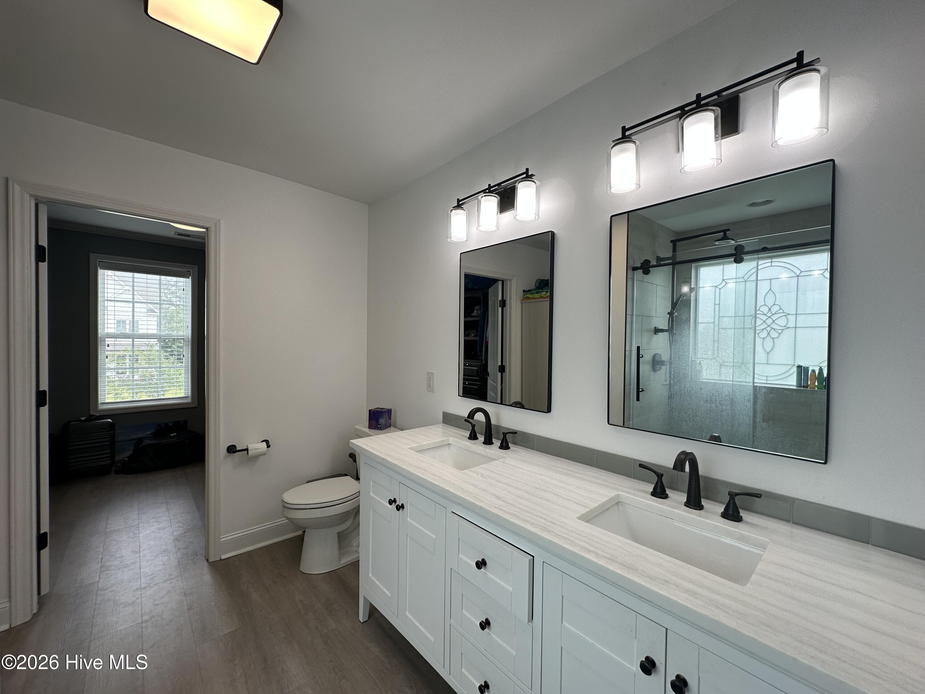 100563138 | Photo 17