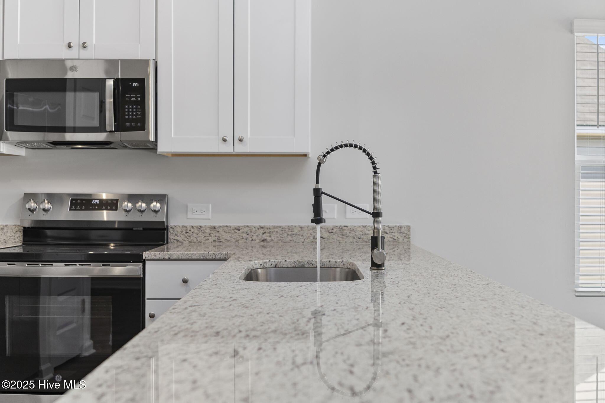 100544084 | Photo 30