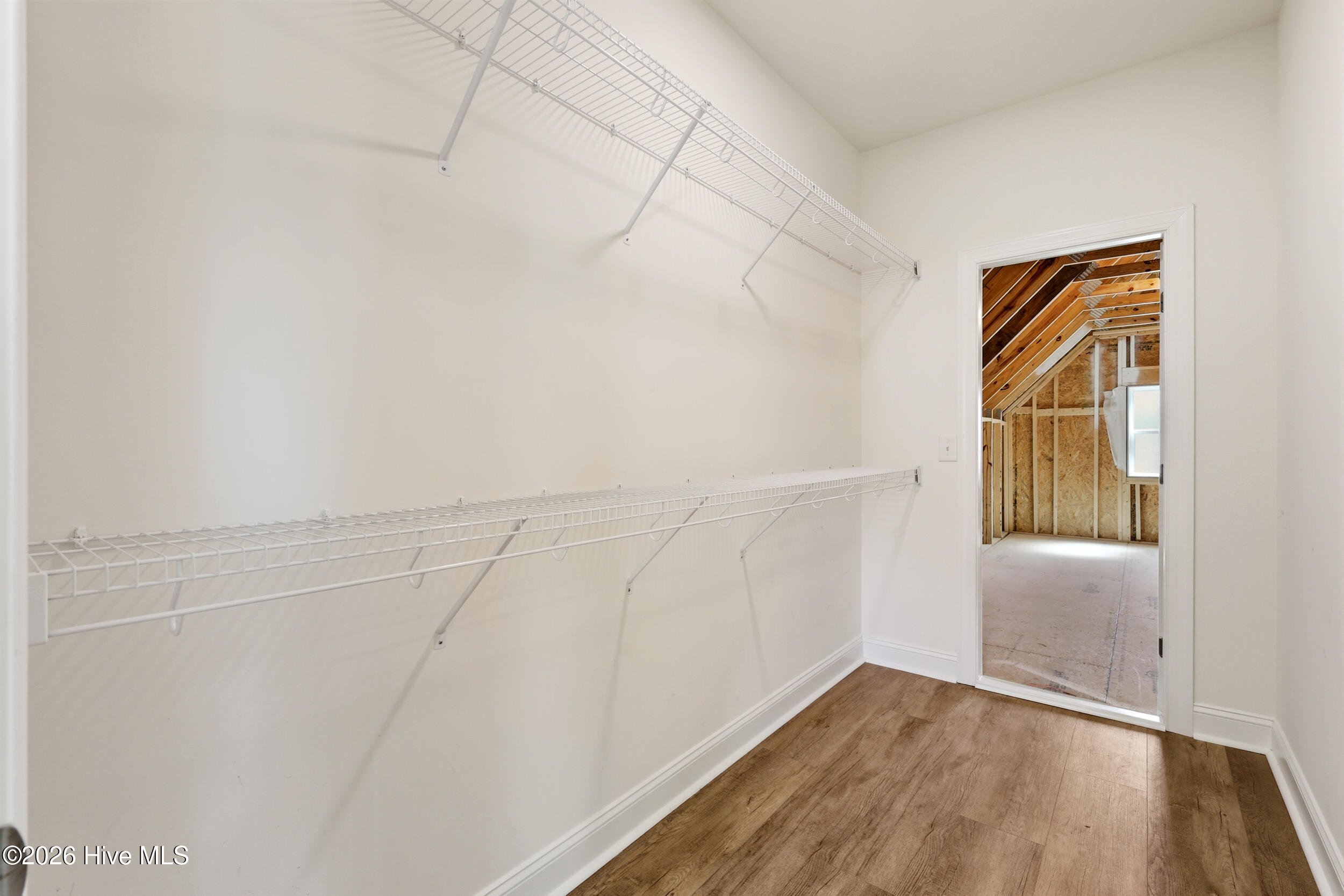 100570629 | Photo 37