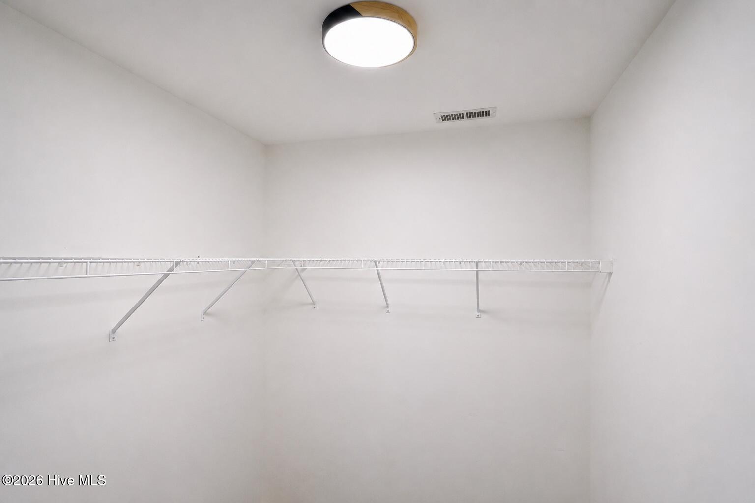 100592489 | Photo 14