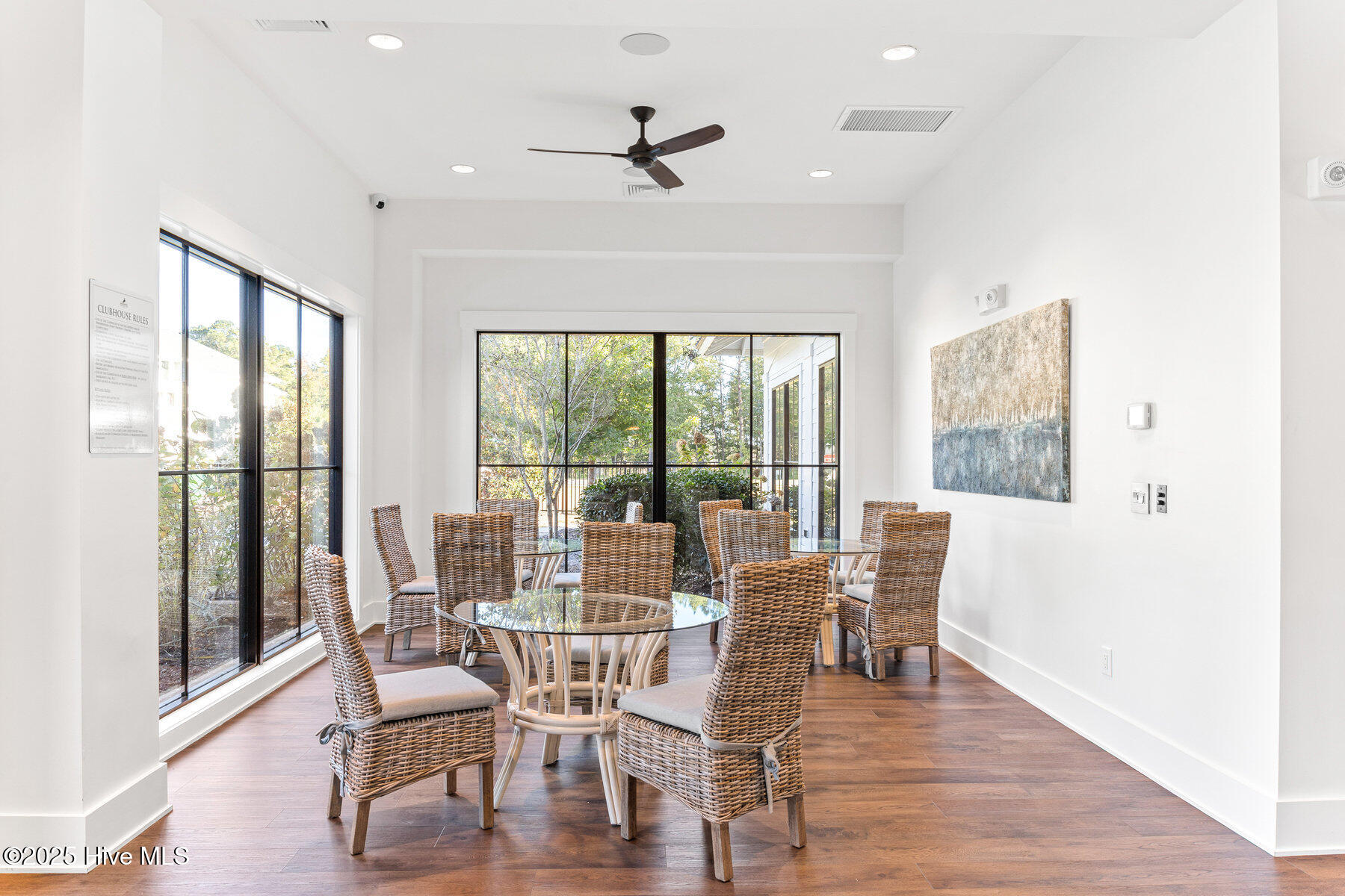 100537930 | Photo 73