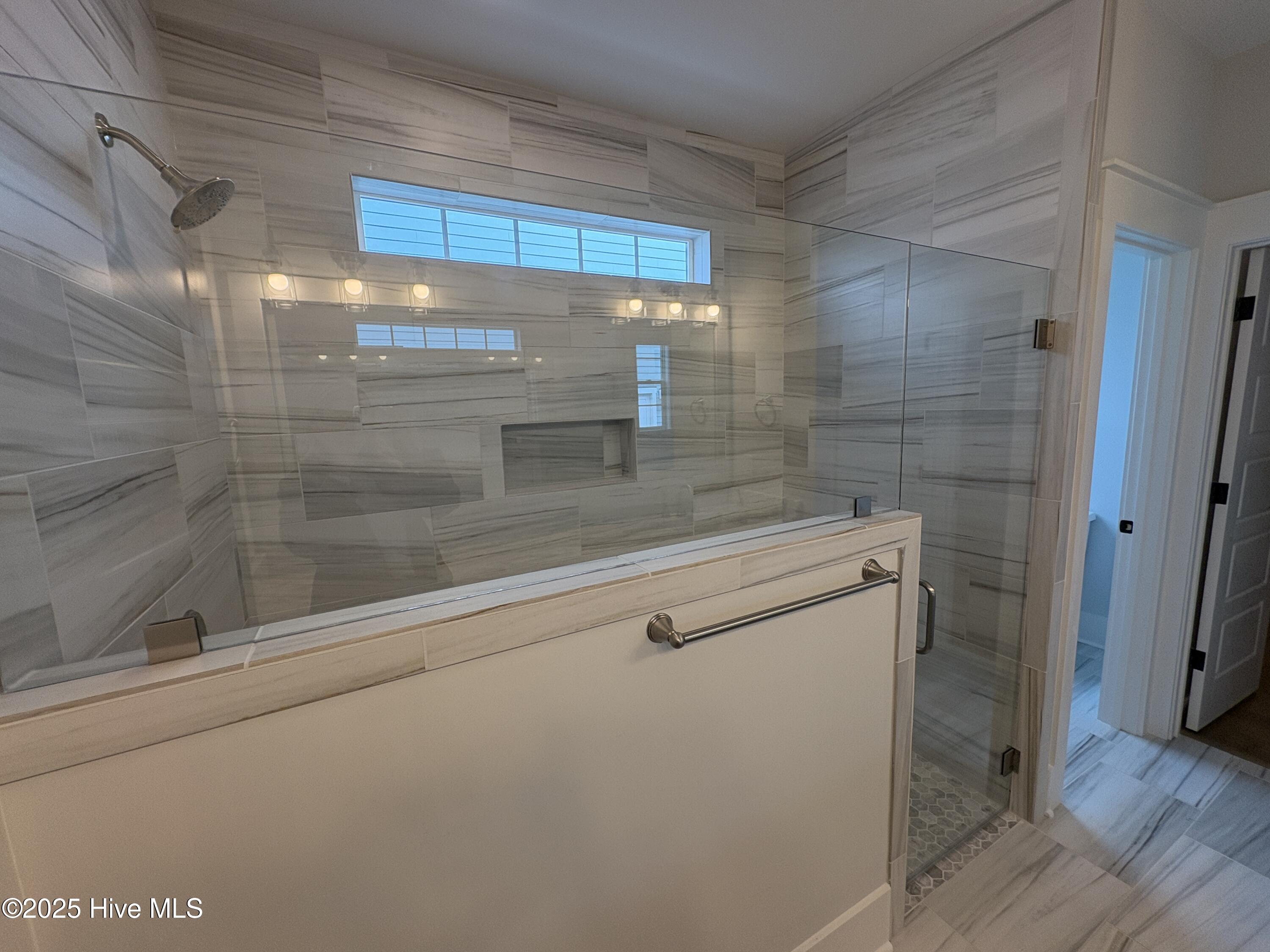 100521777 | Photo 36