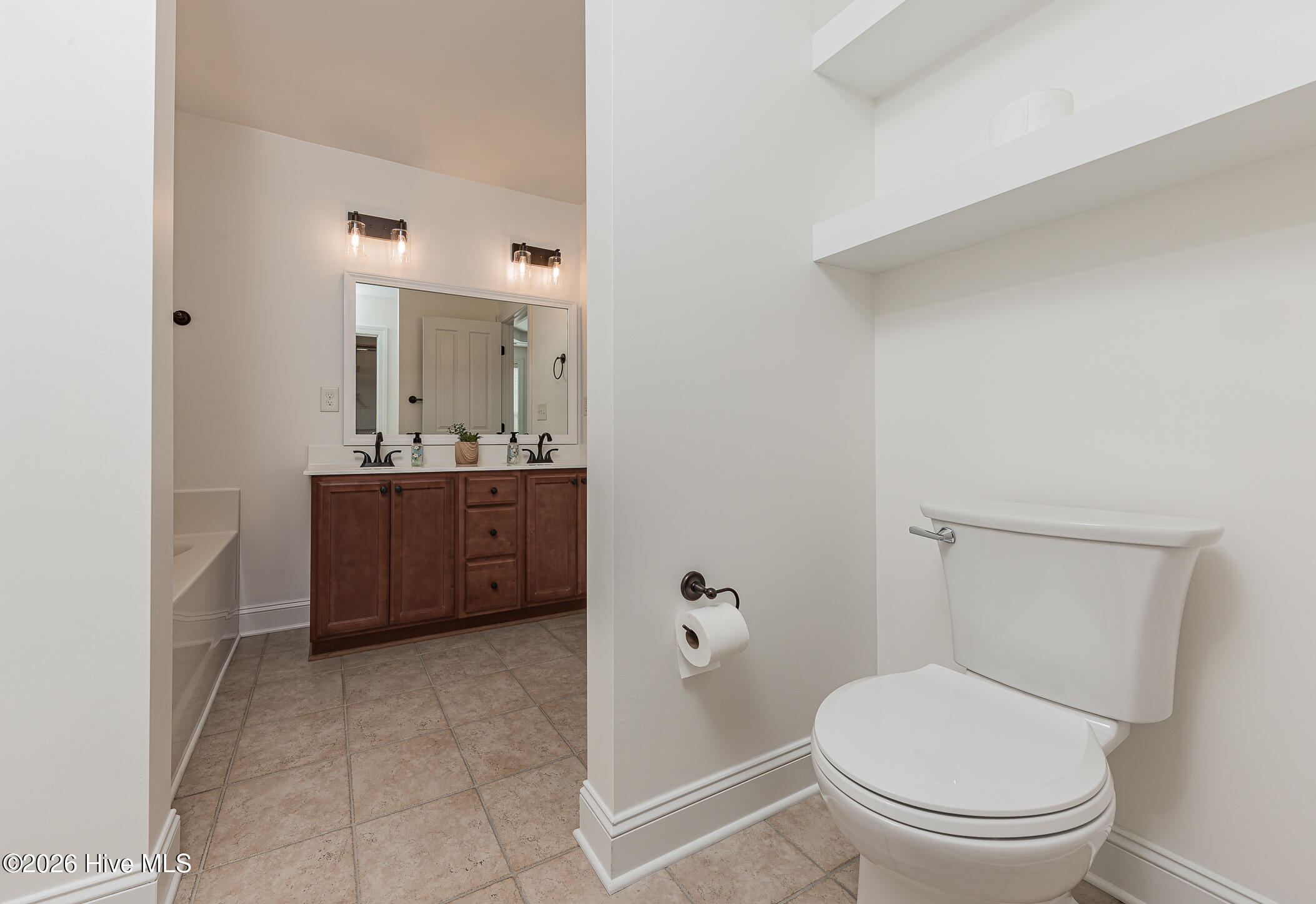 100566489 | Photo 35