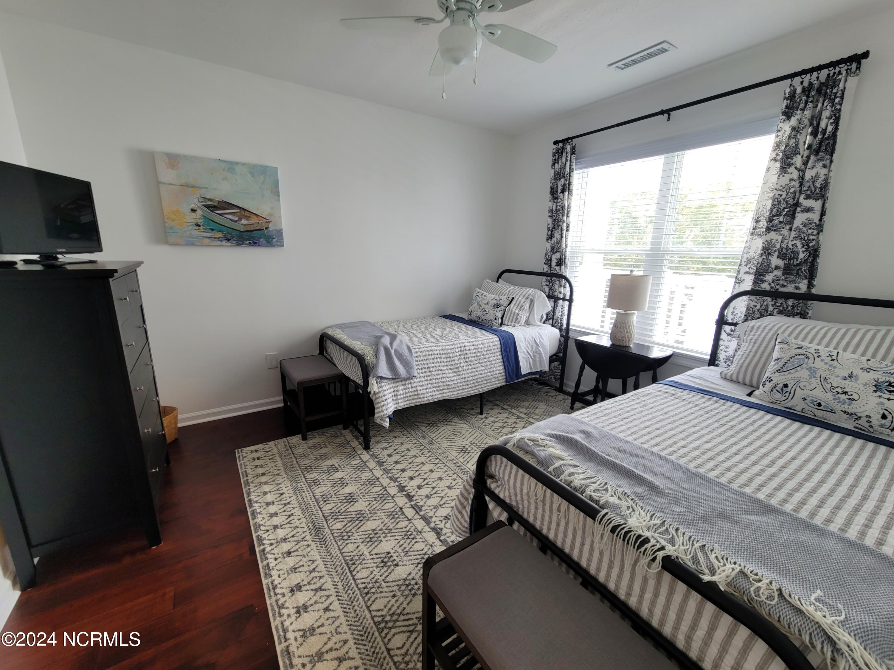 100565776 | Photo 10