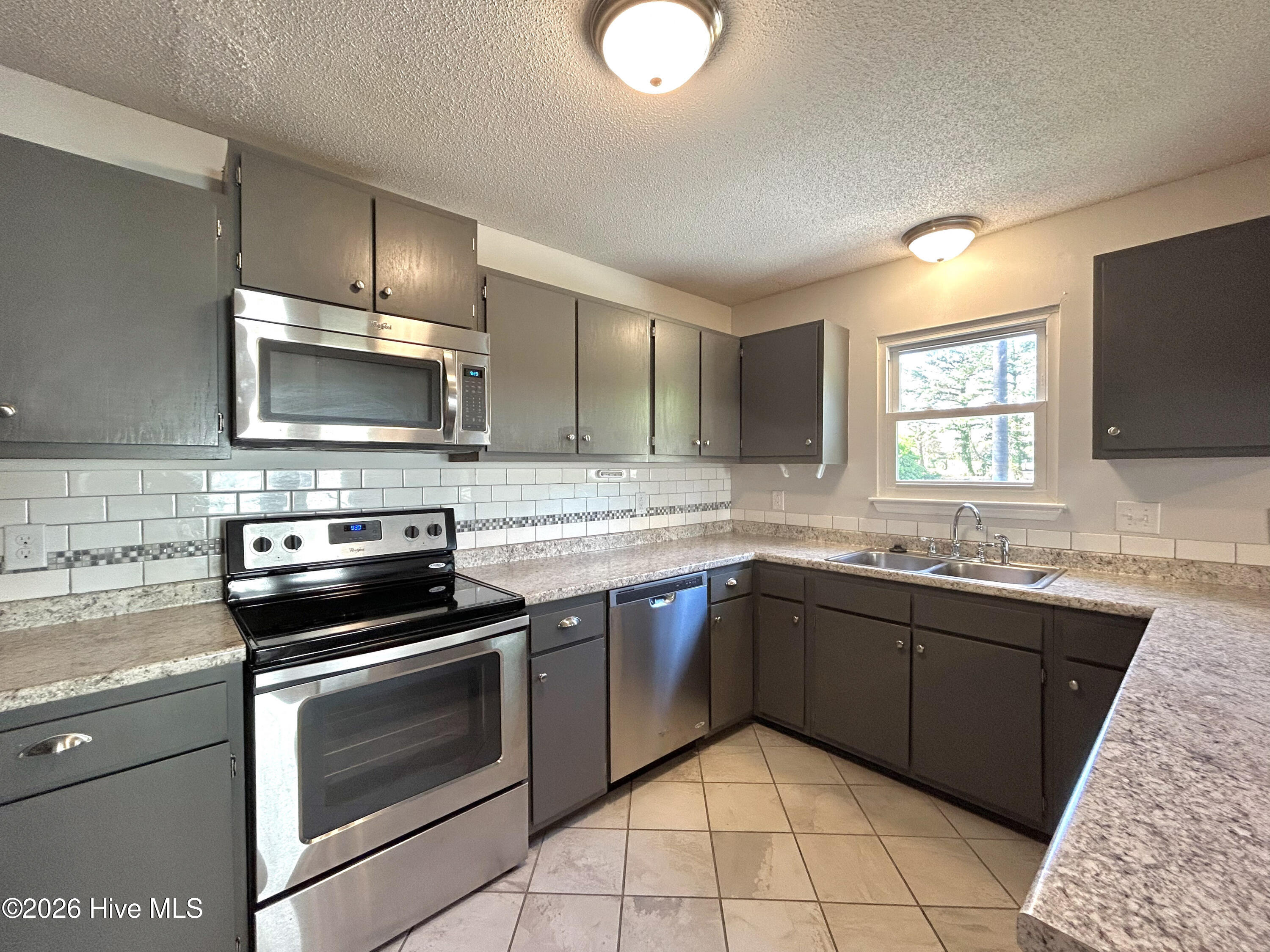 100563583 | Photo 14