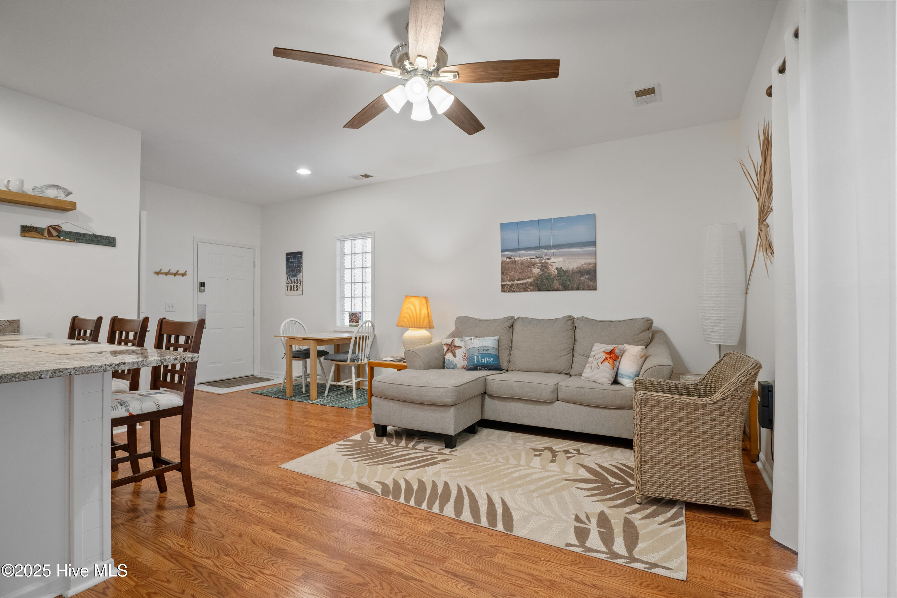 100533725 | Photo 21