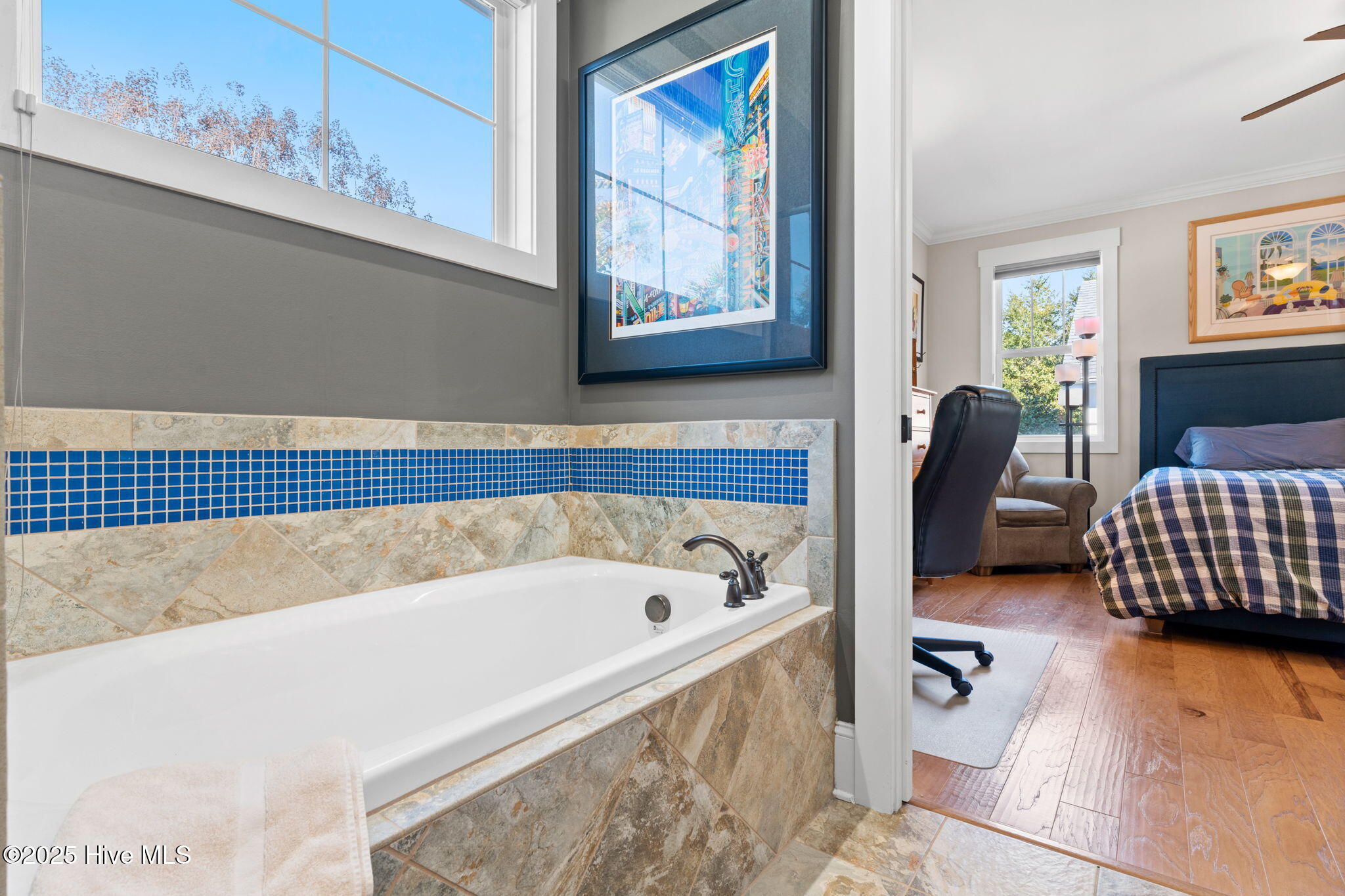 100569449 | Photo 44