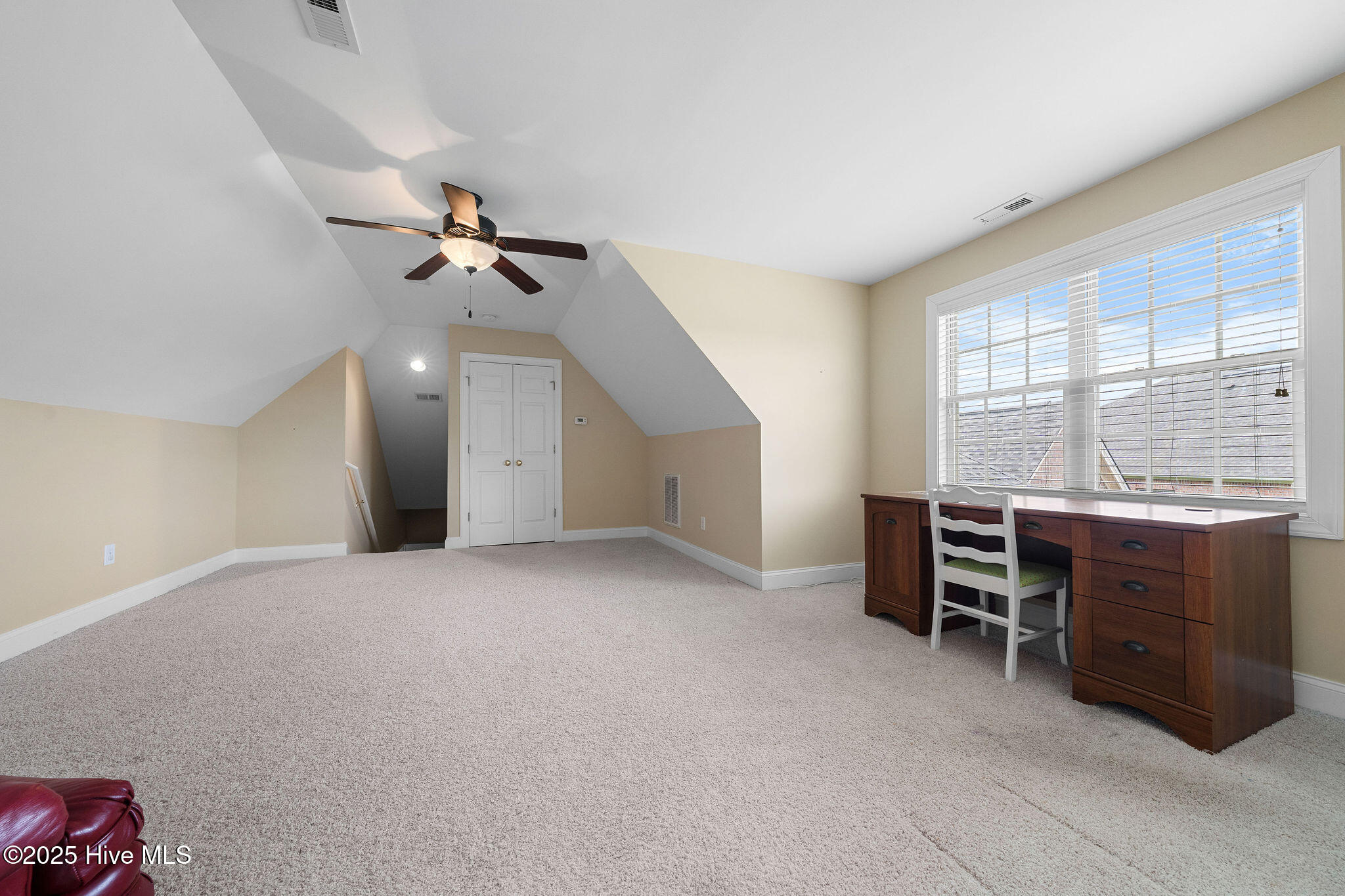 100524928 | Photo 34