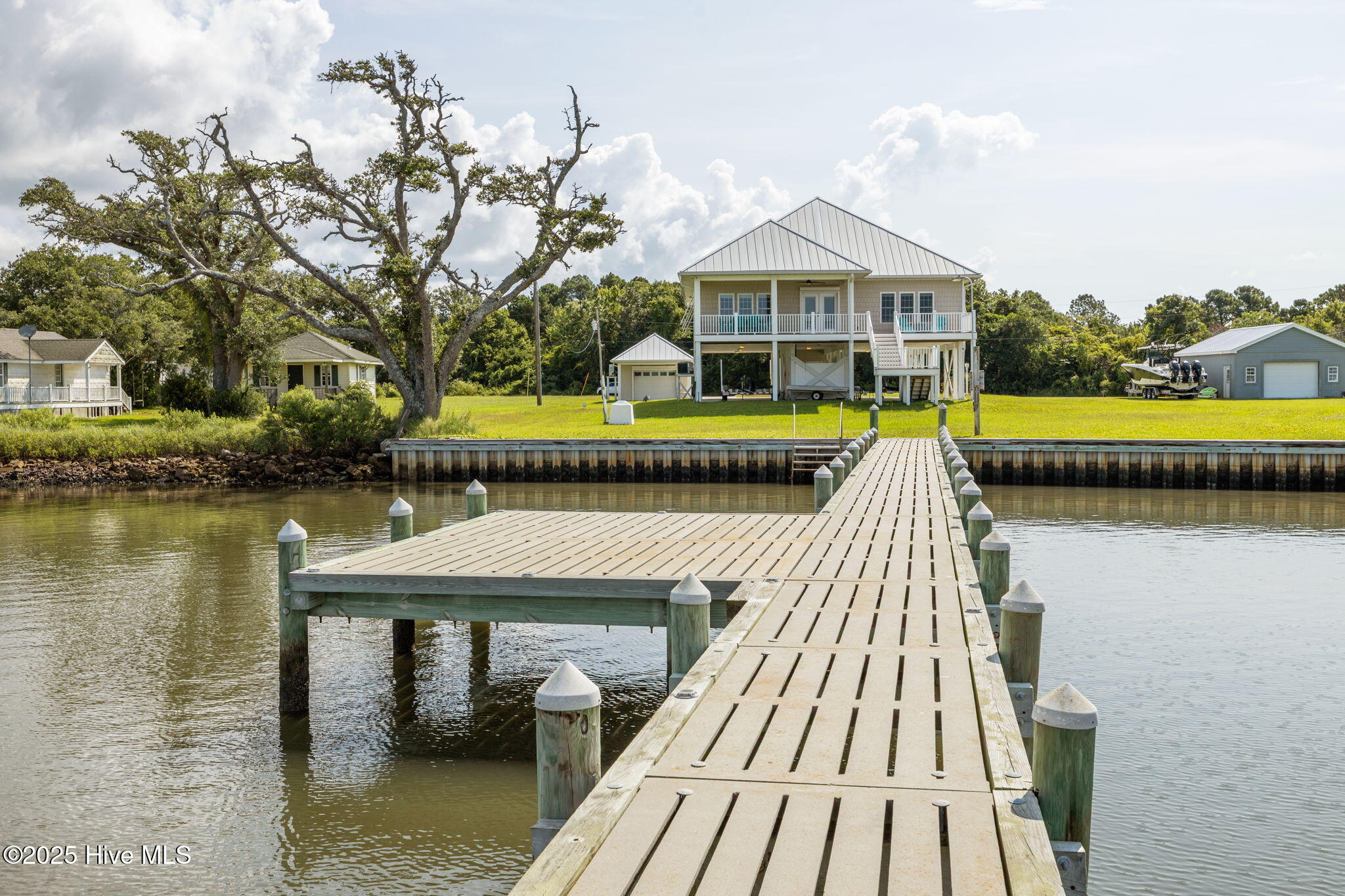 429 Live Oak Road,Newport