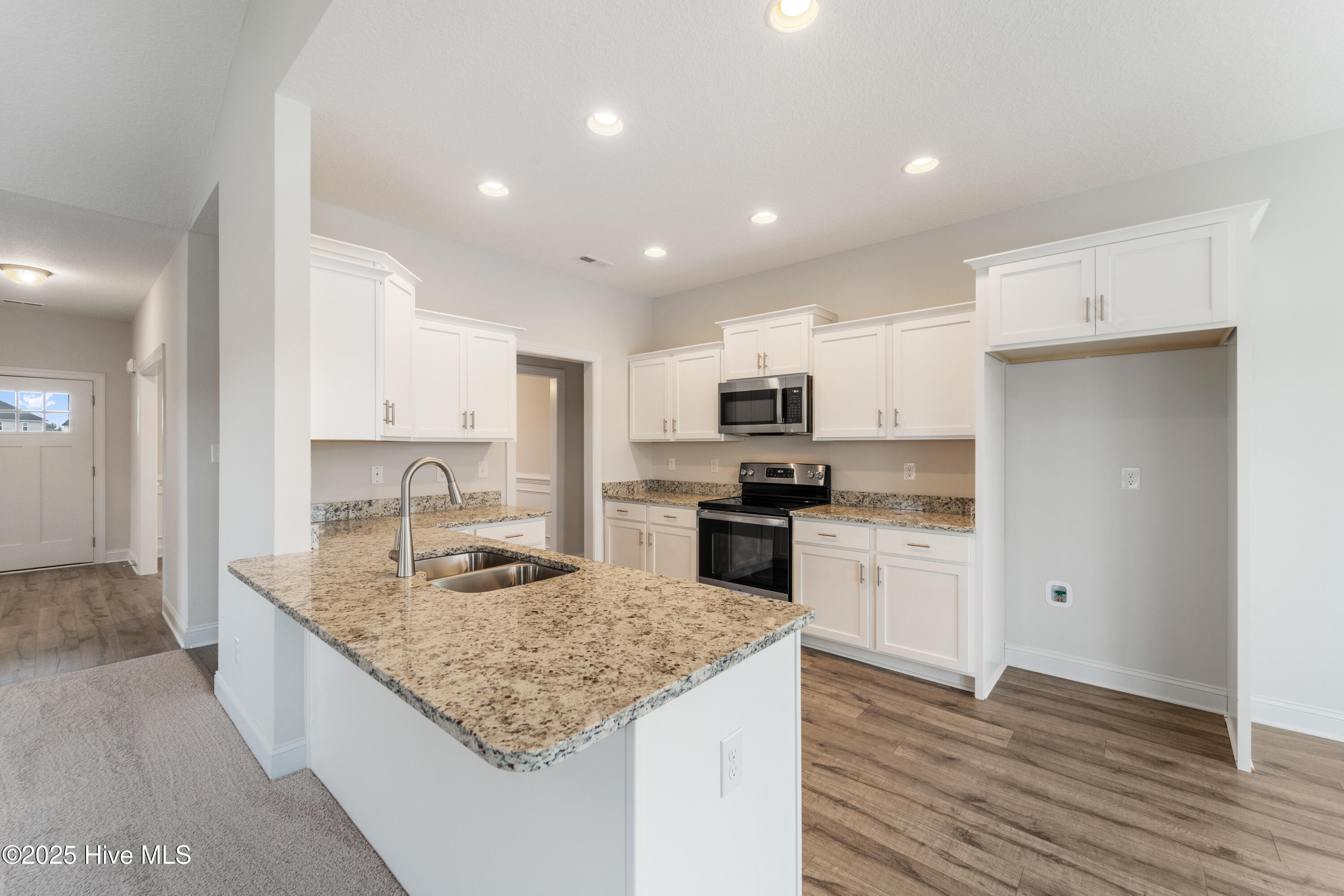 100508343 | Photo 10