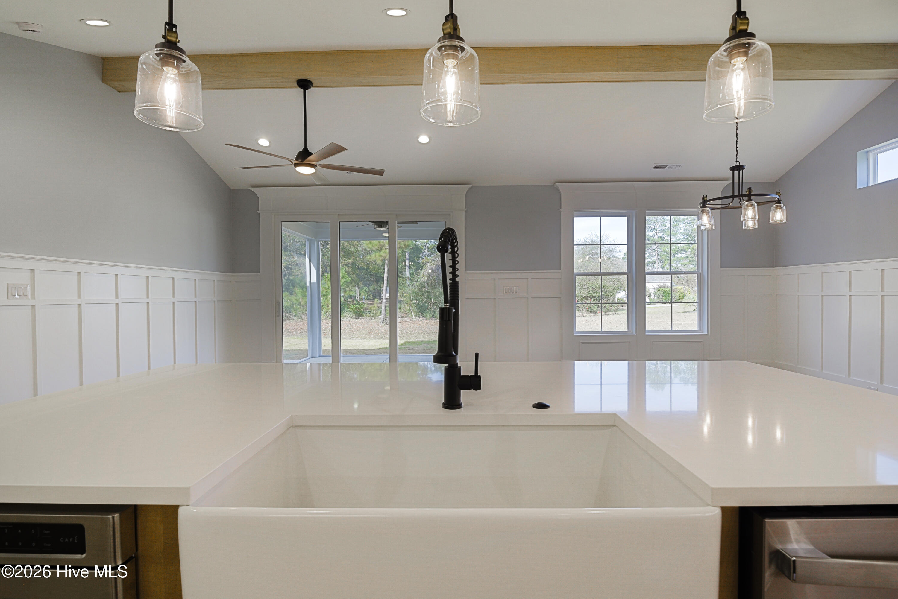 100547114 | Photo 25