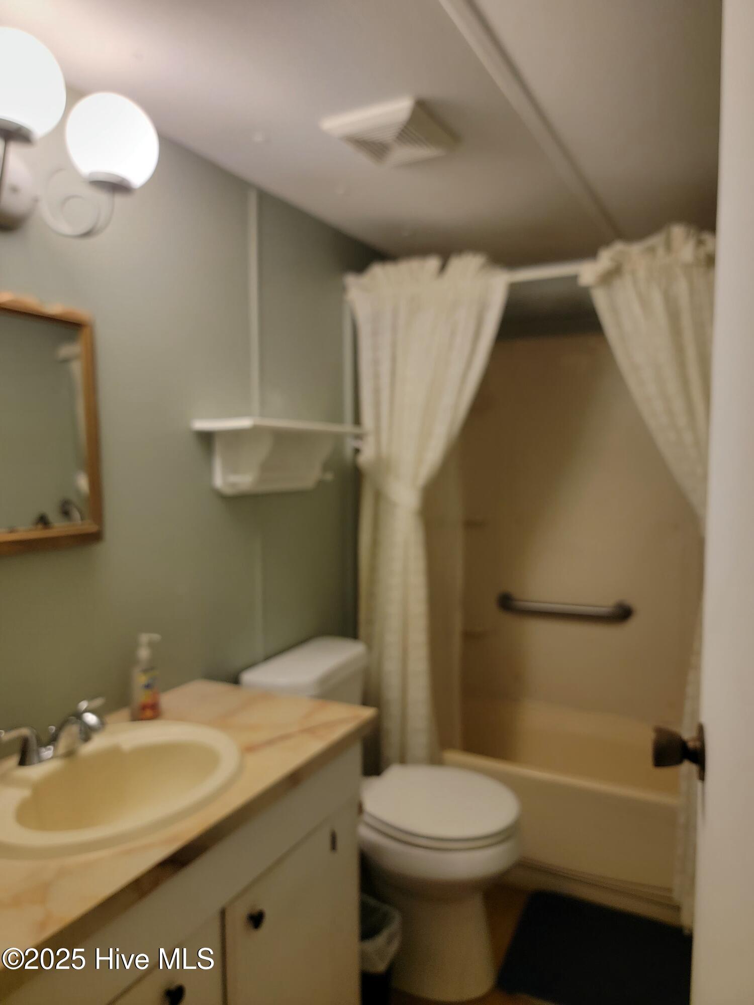 100549547 | Photo 17