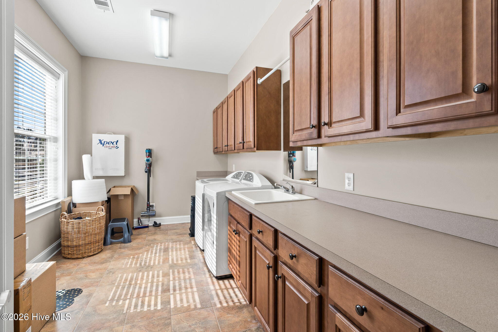 100559683 | Photo 21